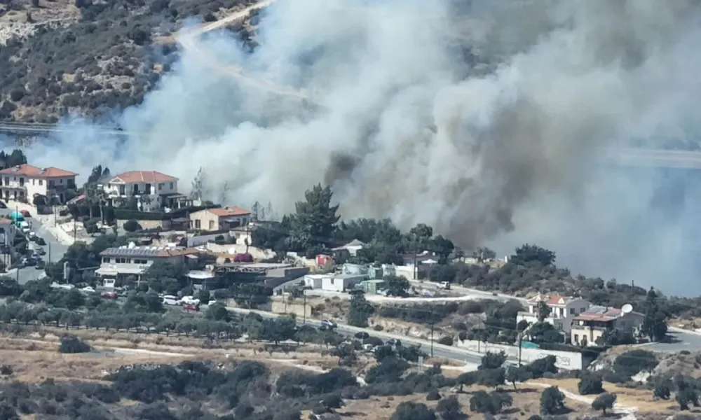 cover Pissouri fire still rages as Limassol-Paphos highway reopens