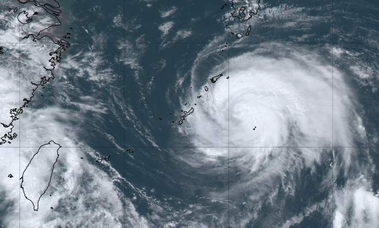 cover Southern China braces for Typhoon Saudel