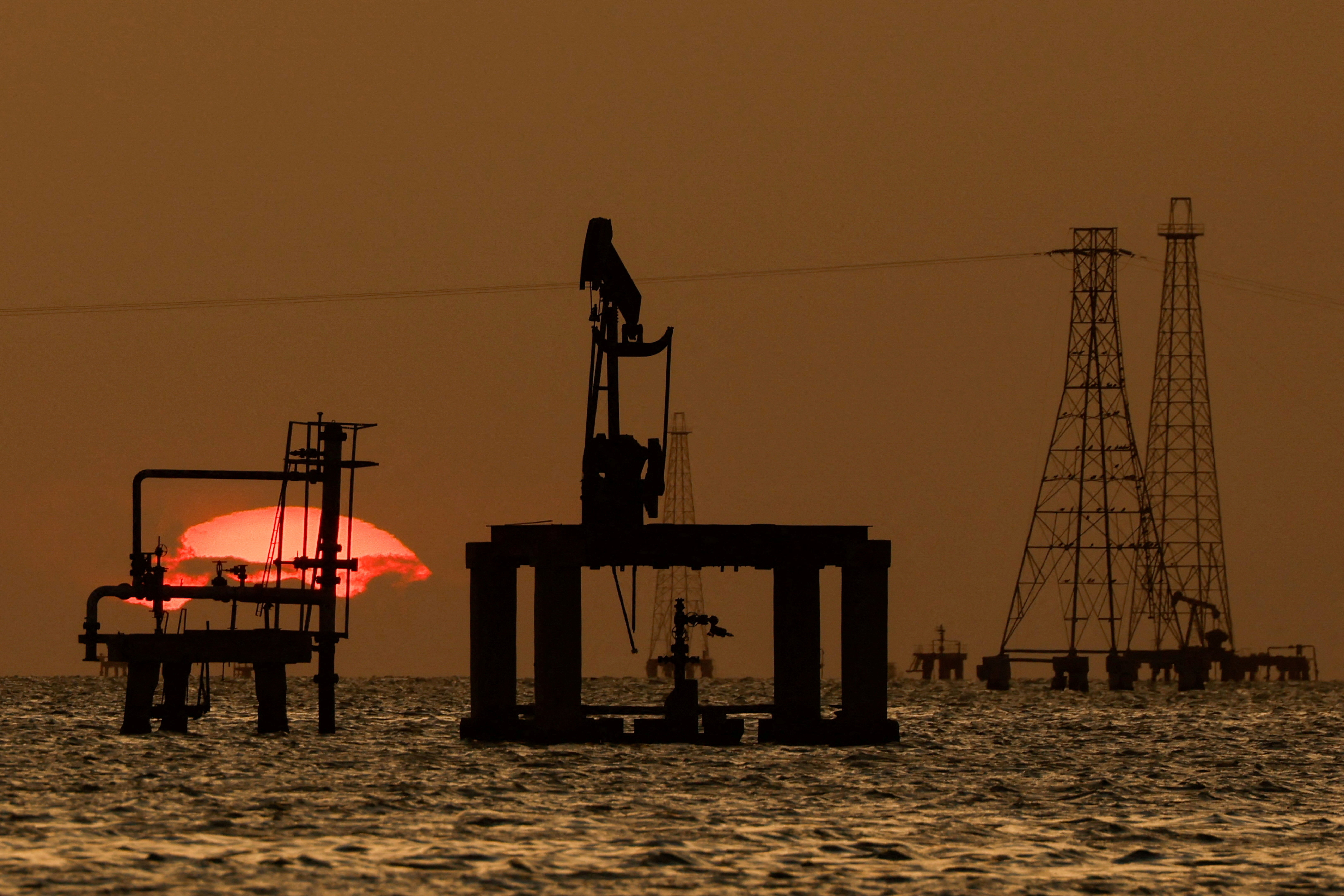 Trump&rsquo;s oil deal with&nbsp;Venezuela&nbsp;raises red flags for some major producers, sources say