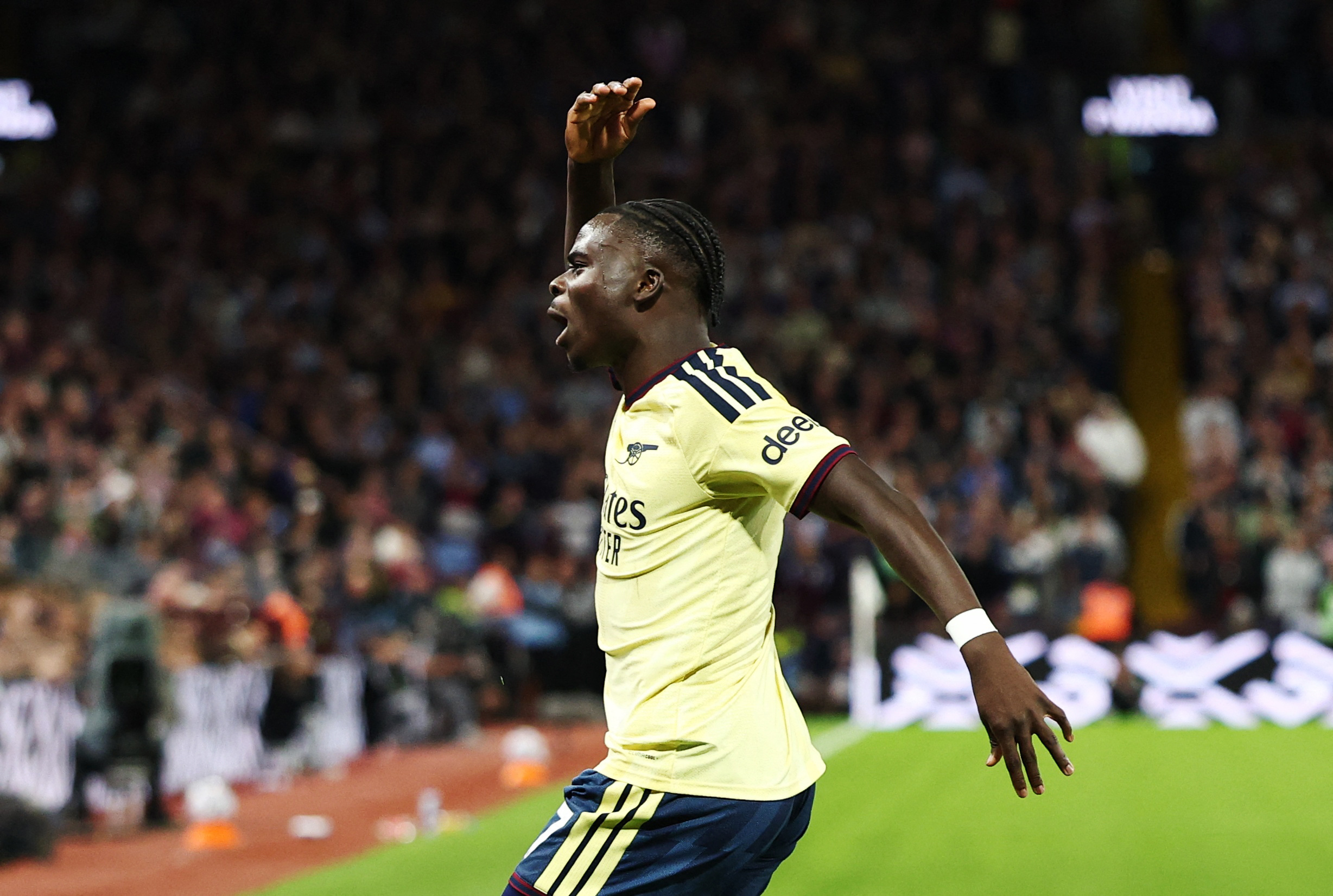 image Saka earns Arsenal narrow victory at troubled Villa
