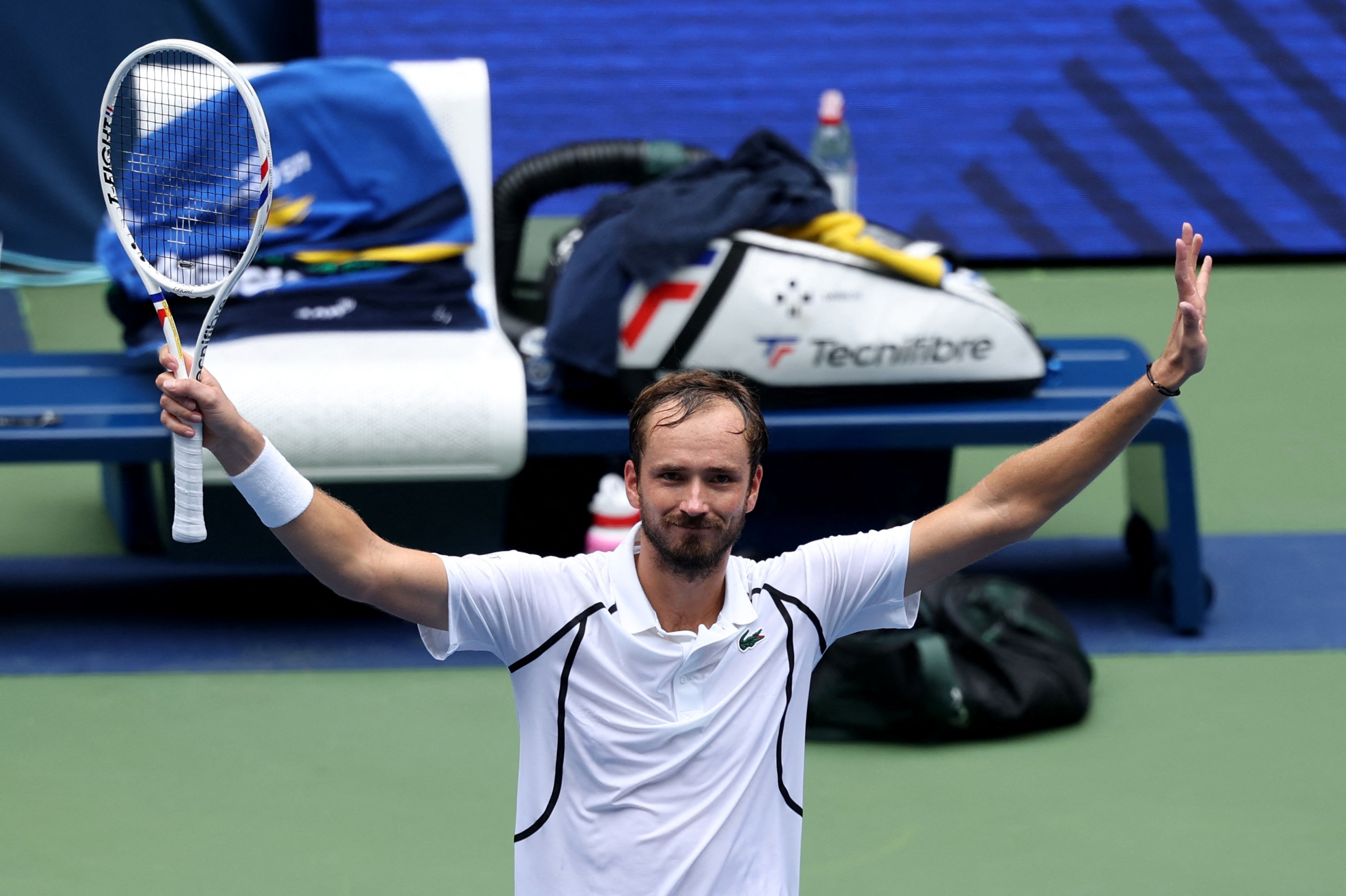 cover Medvedev brushes aside Gorzny at US Open
