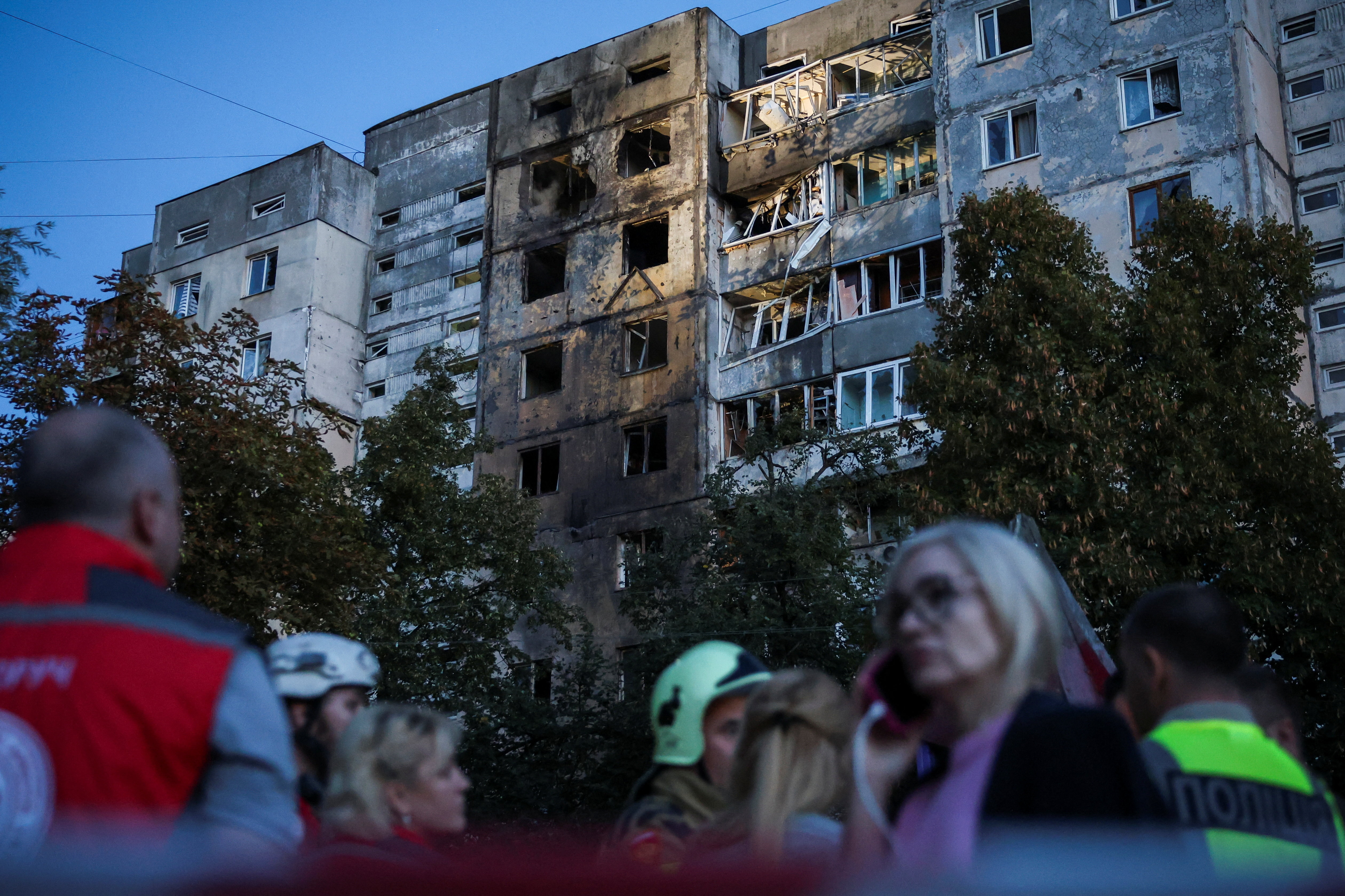 cover Russian attack on Kyiv injures 10, starts fire and damages high-rise building