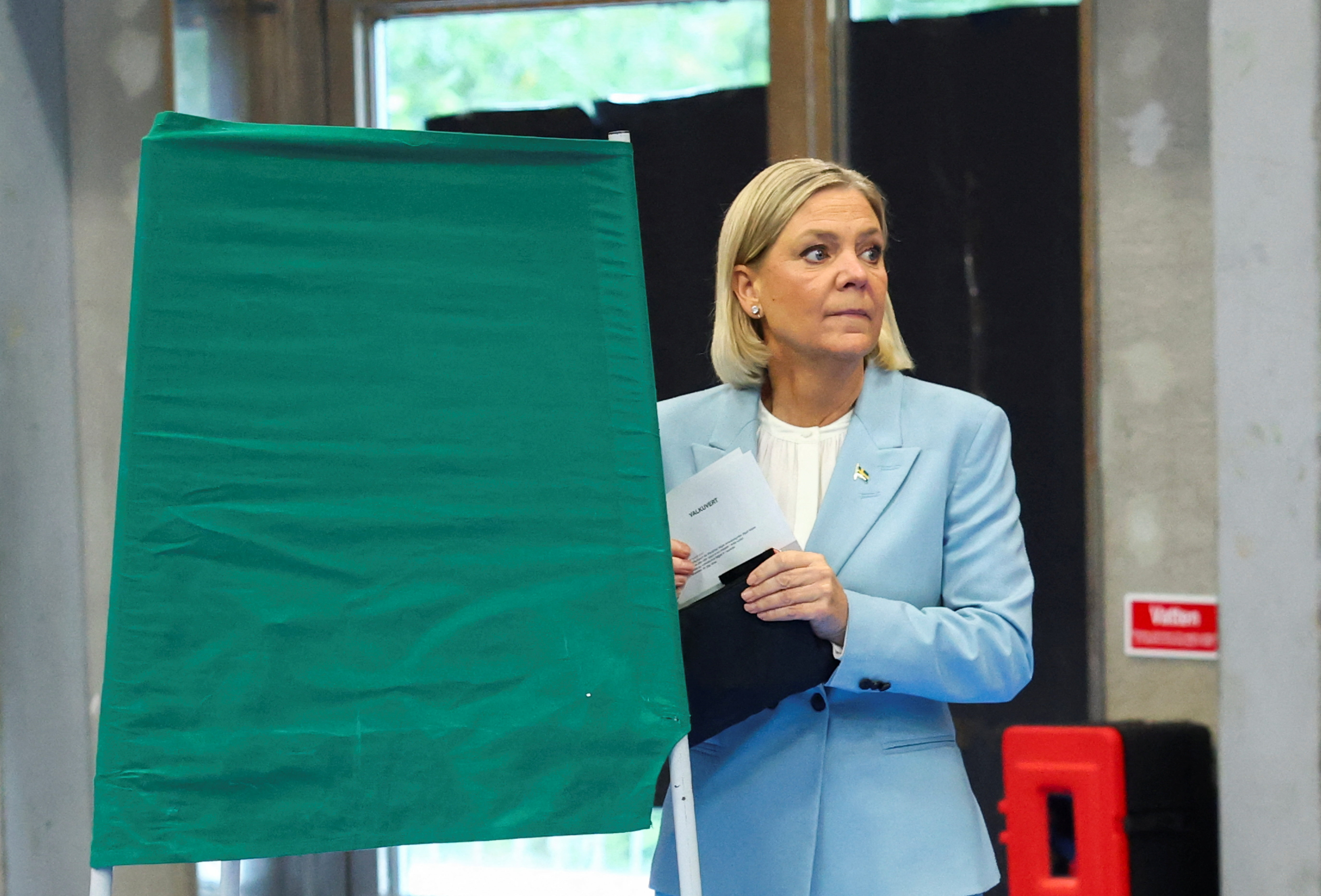 cover Swedes vote in election that could usher far right into government