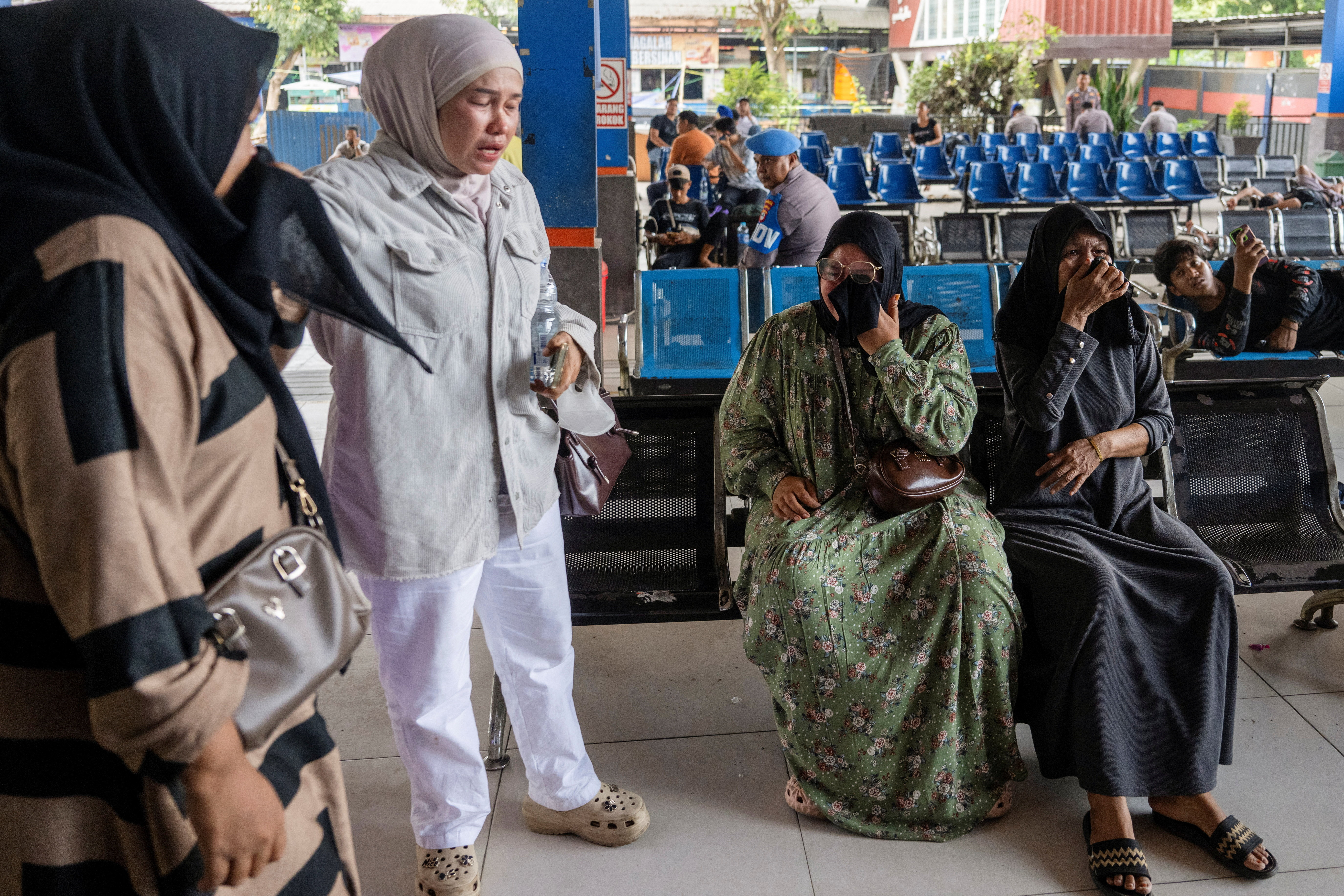 image Rescuers search for 130 people after Indonesia ferry sinks; six dead