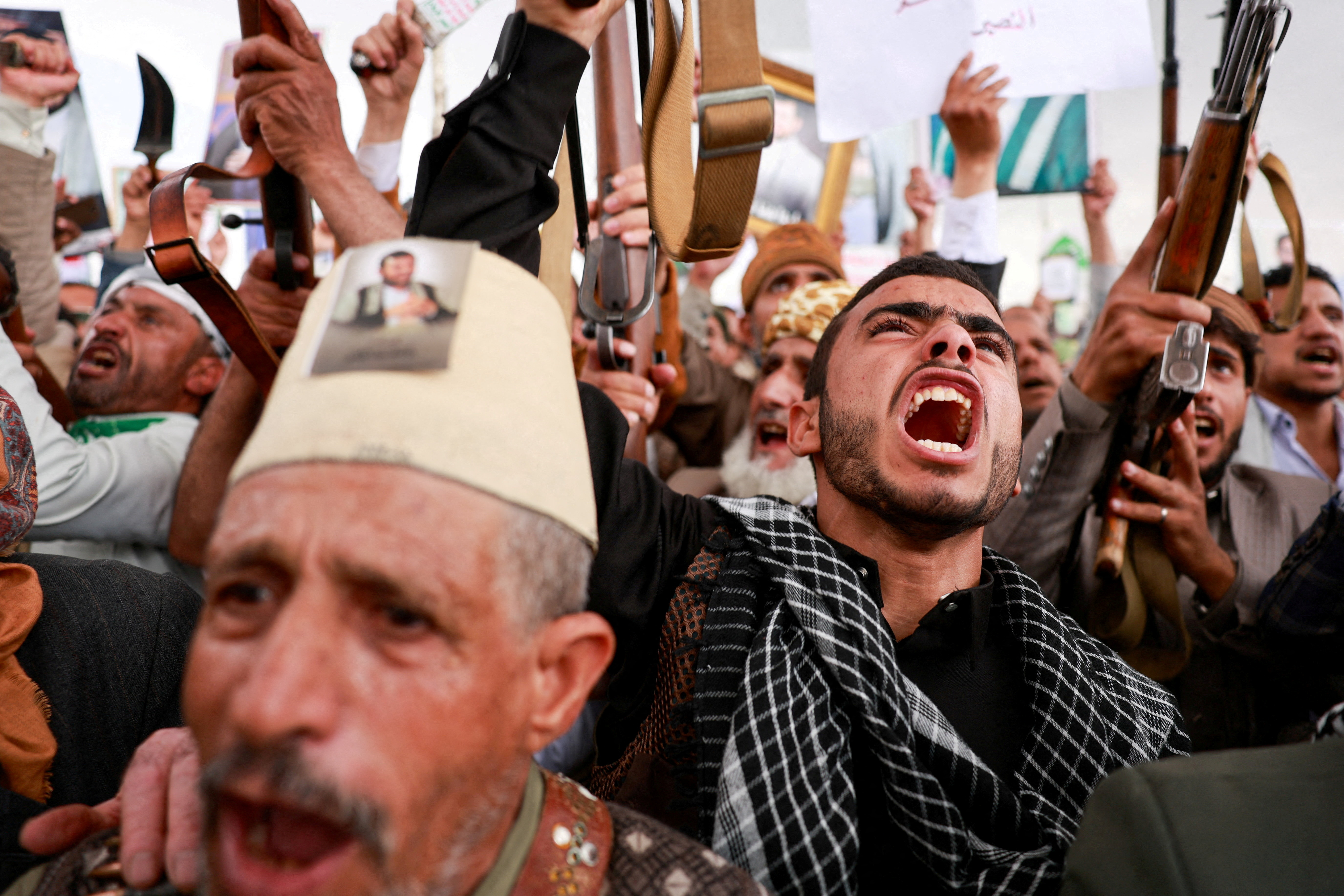 cover Saudi allies rally as Houthi attacks intensify