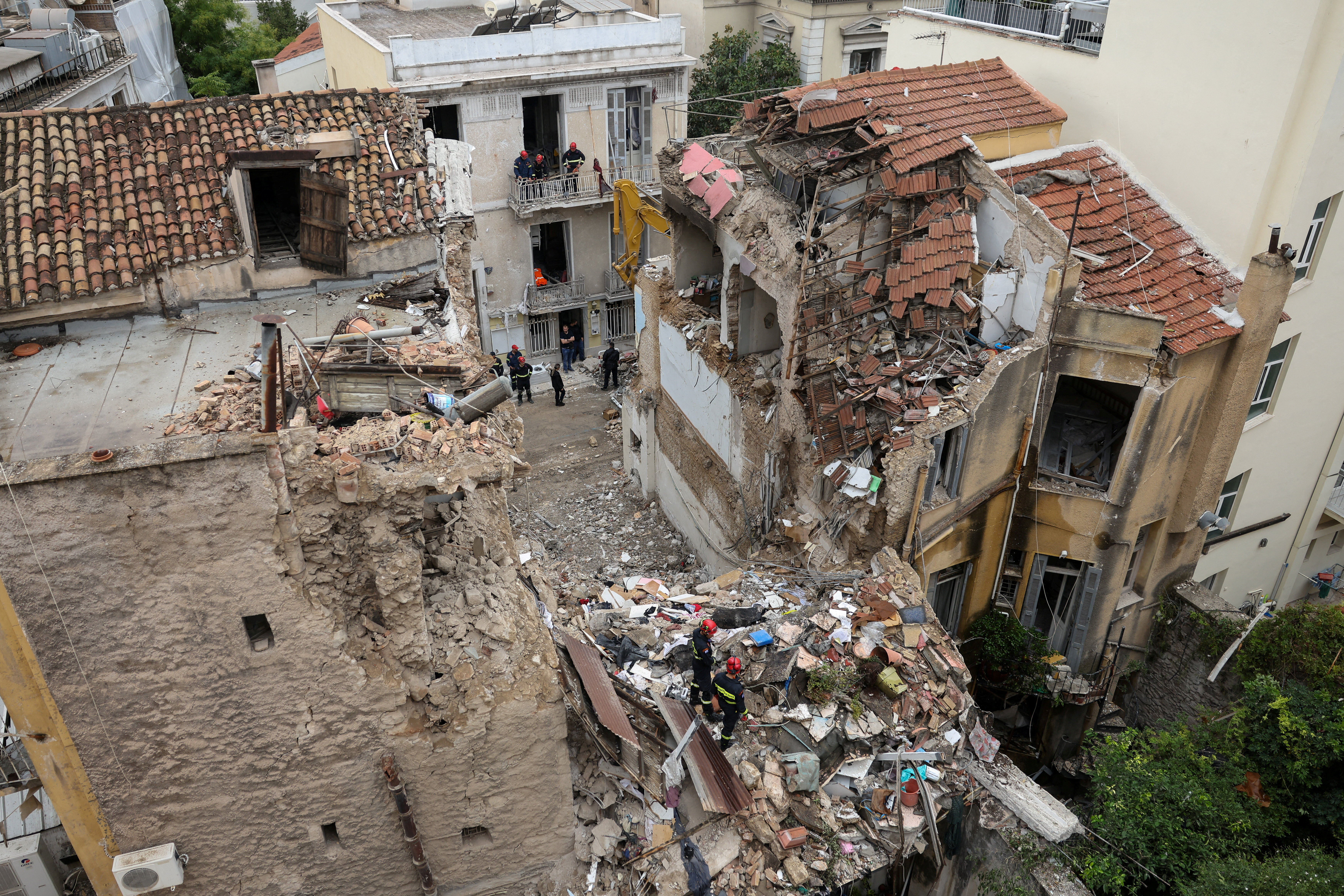 image Six dead after explosion destroys building in Athens