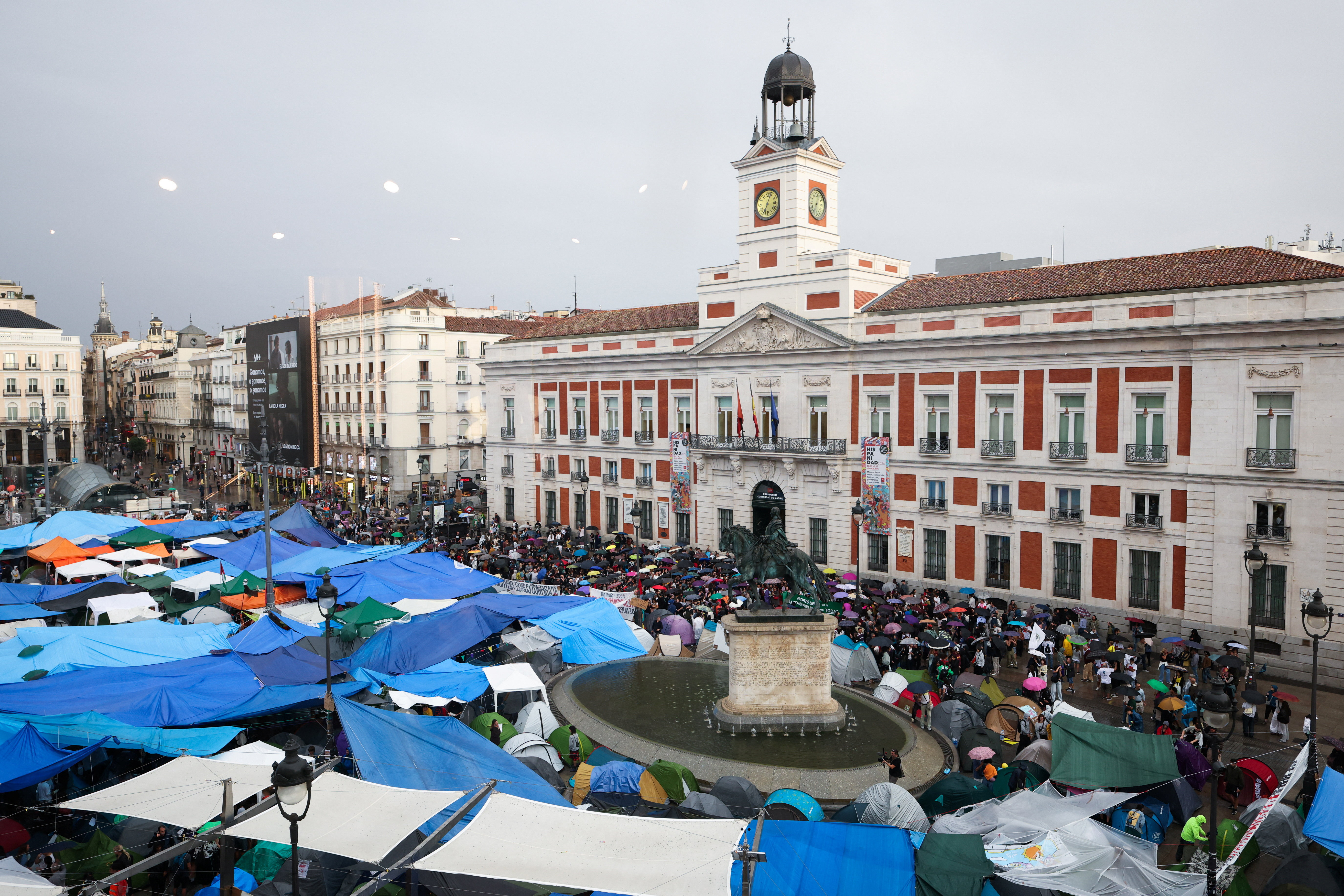 cover Evicted 87-year-old to return home after Spain housing protests