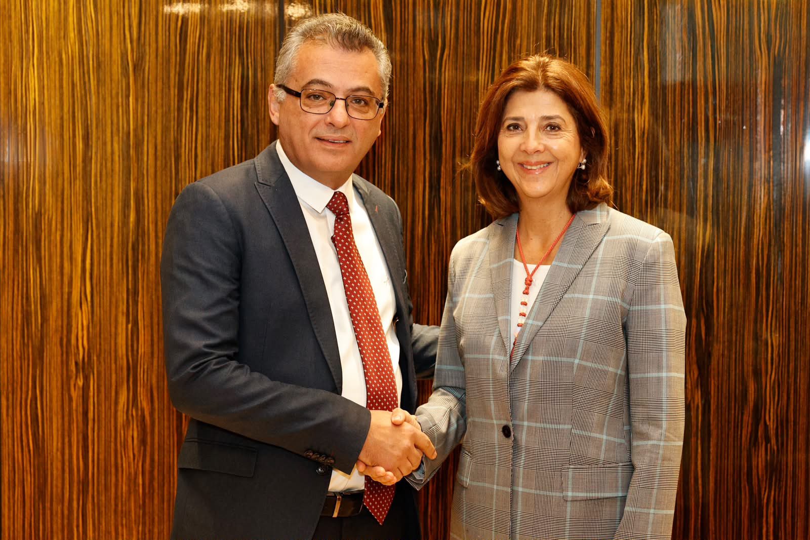 cover Erhurman meets Holguin in New York