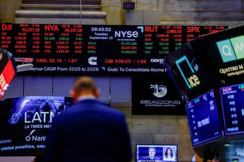 cover Global equity funds snap two-week outflow as AI optimism returns