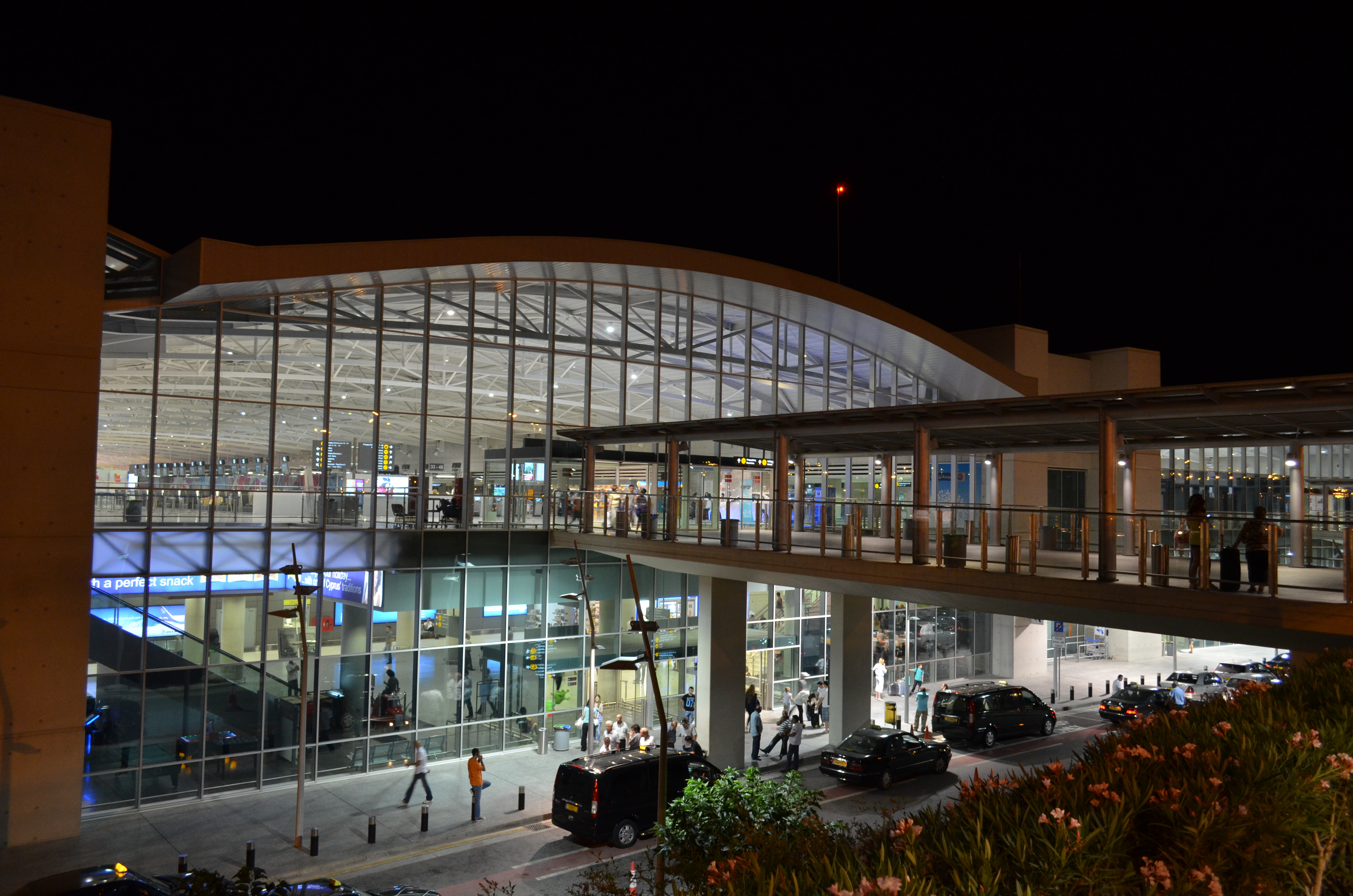 Larnaca Airport (LCA): The complete guide for arrivals, transfers and parking