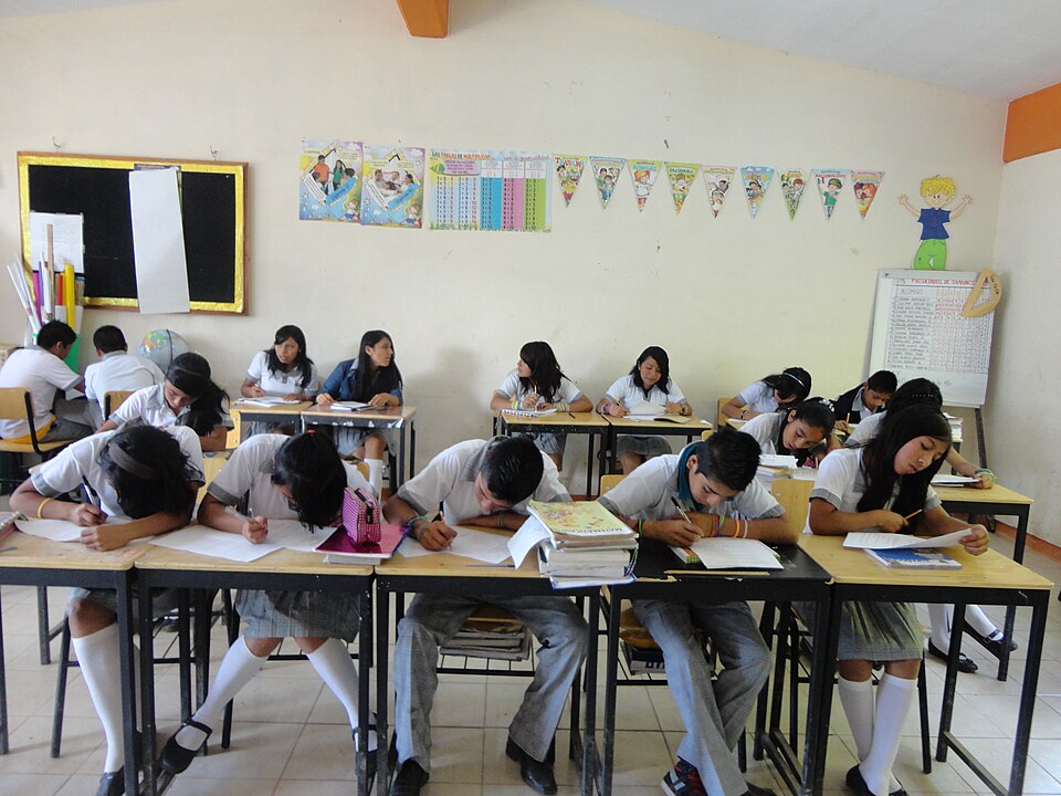image Classrooms go phone-free in Mexico under new school rules