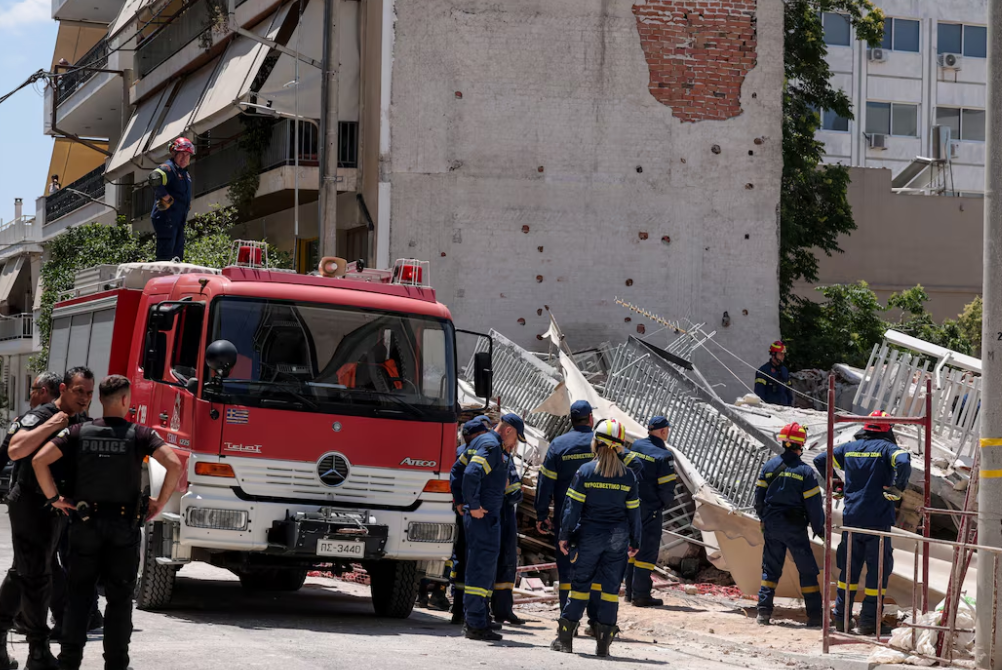 cover Building partially collapses after explosion in central Athens, one person reportedly injured