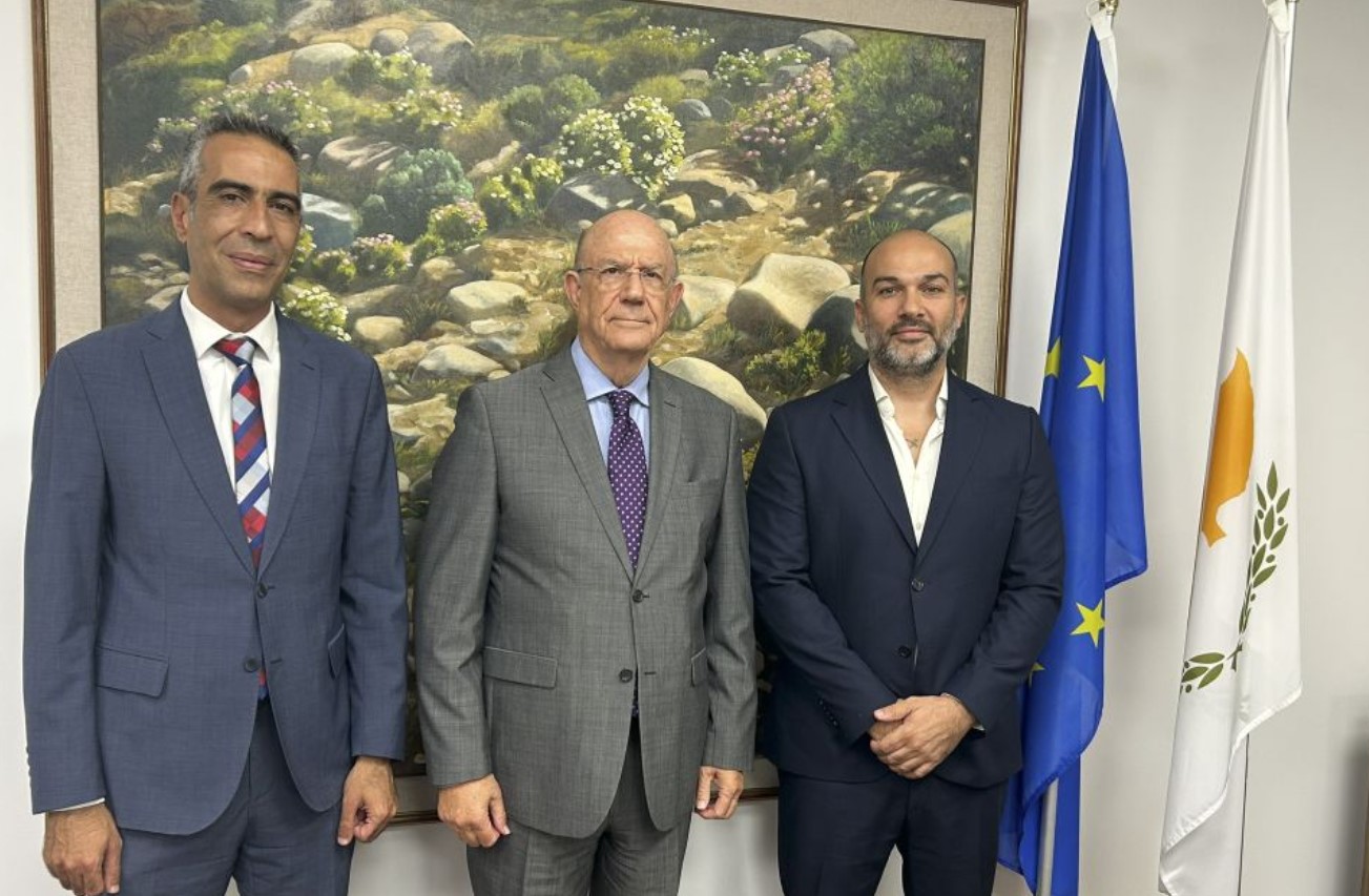 cover Finance minister meets new CySEC leadership as contracts are signed