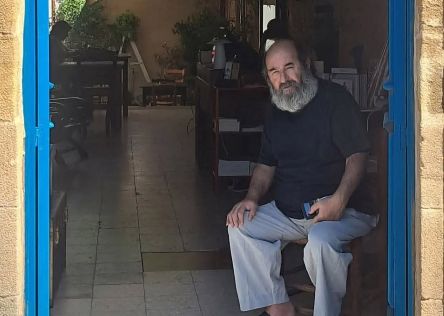 cover Writer, publisher and former owner of Aegeon tavern Ftochopoulos dies at 76