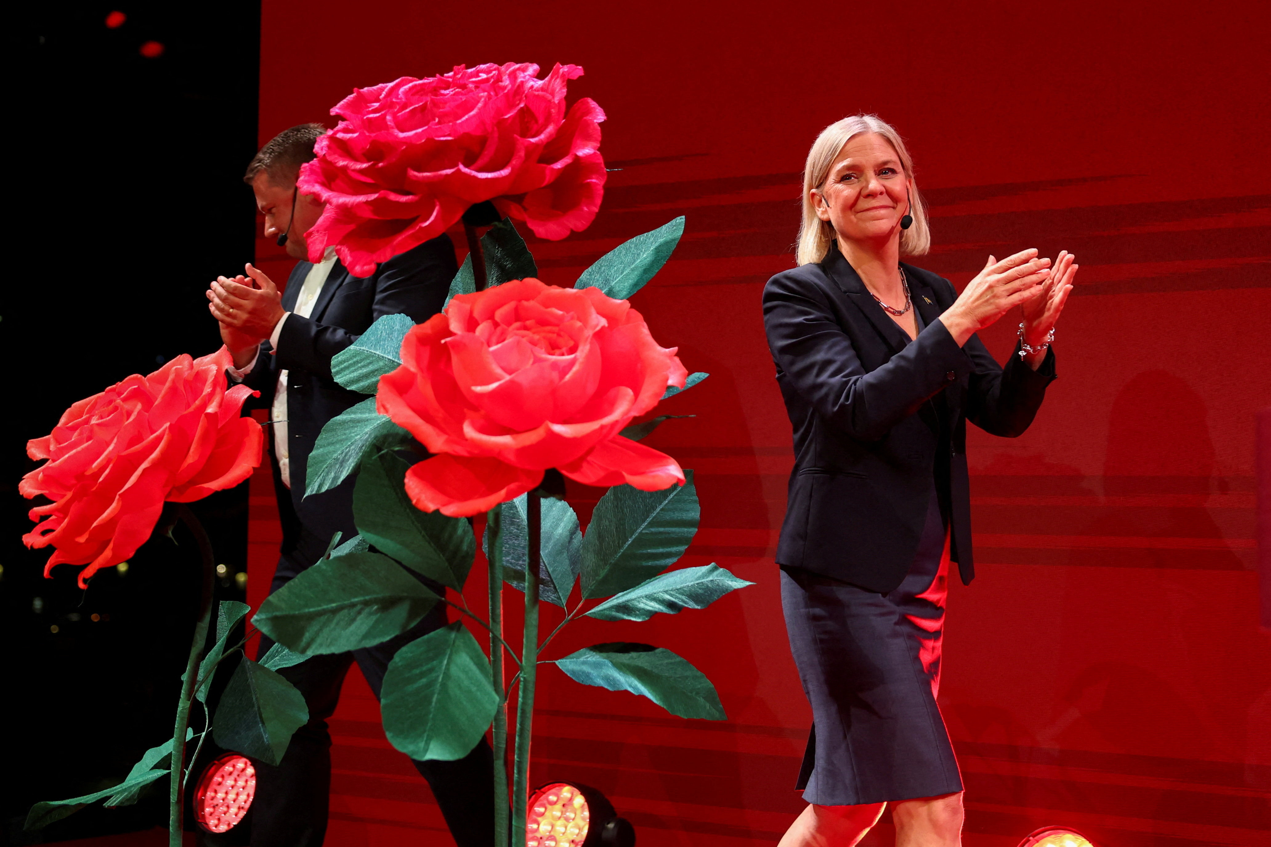 cover Sweden election: centre-left takes narrow lead over government
