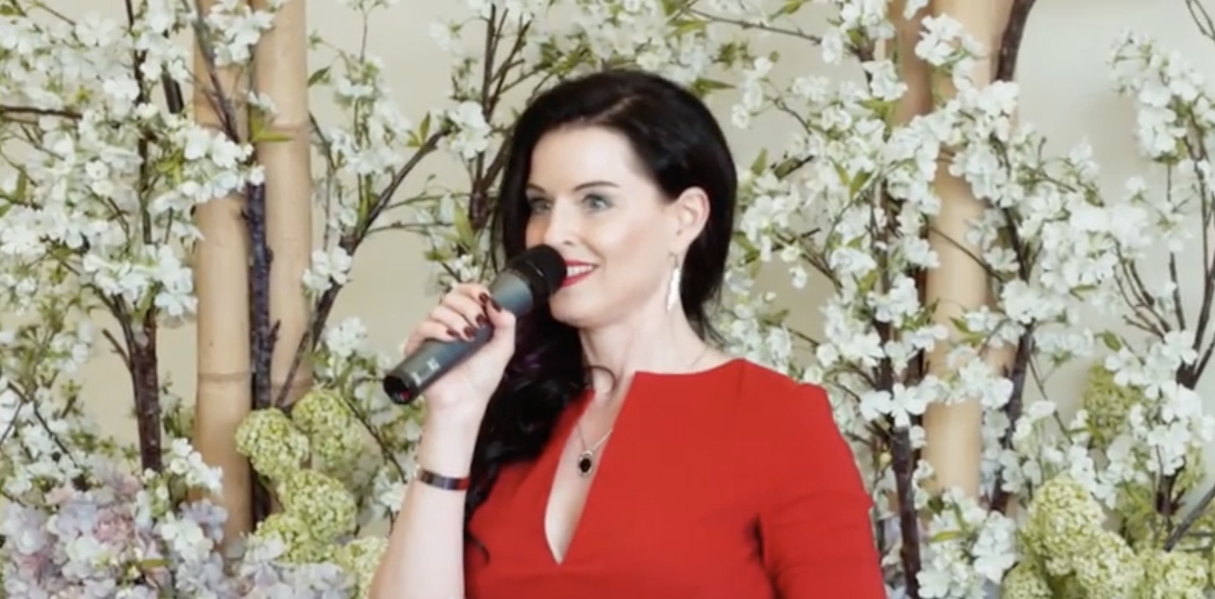 cover A minute with: Danja Bauer, voice &amp; presence mentor &amp; professional singer
