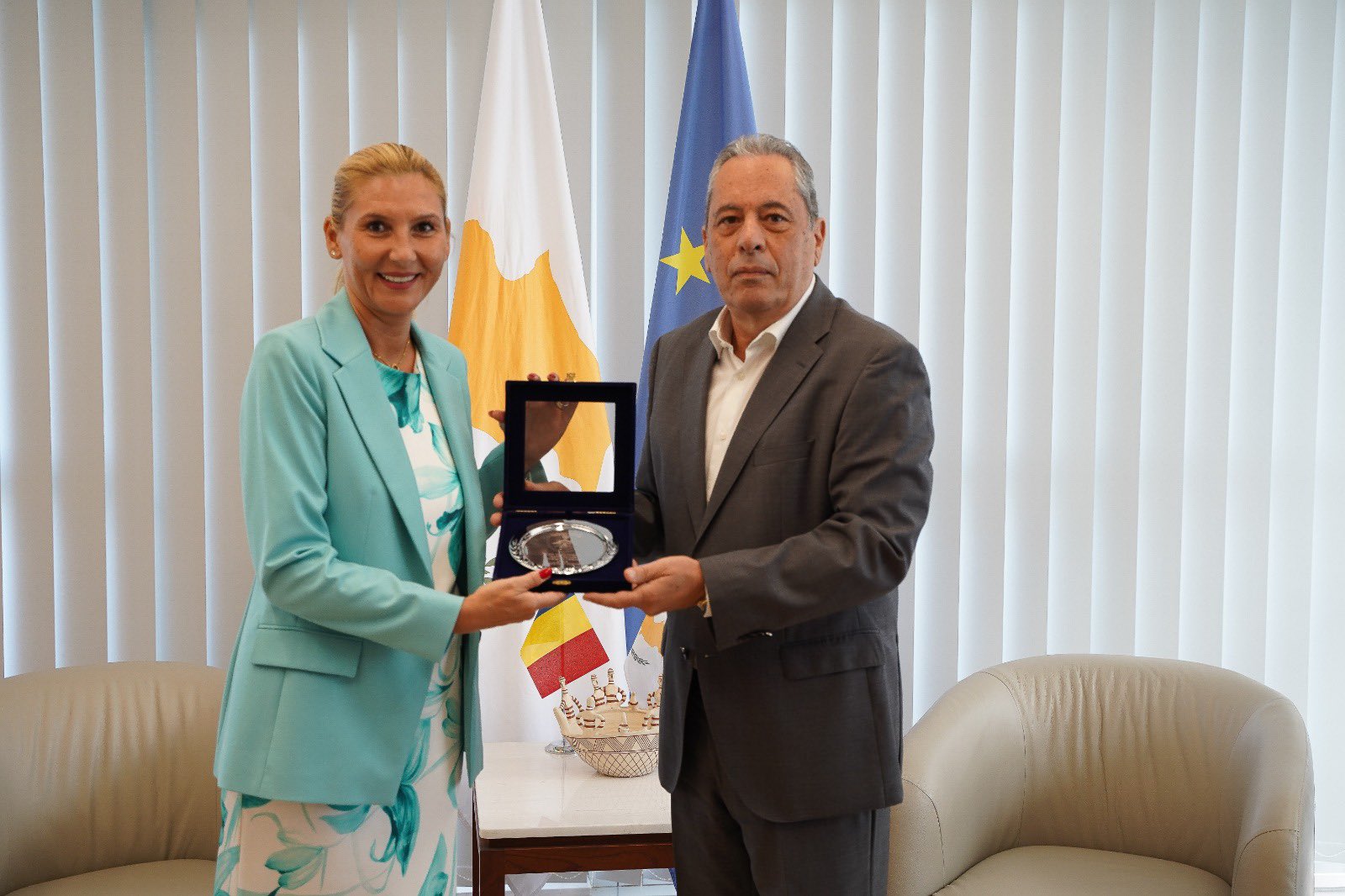 cover Cyprus, Romania discuss strengthening defence cooperation
