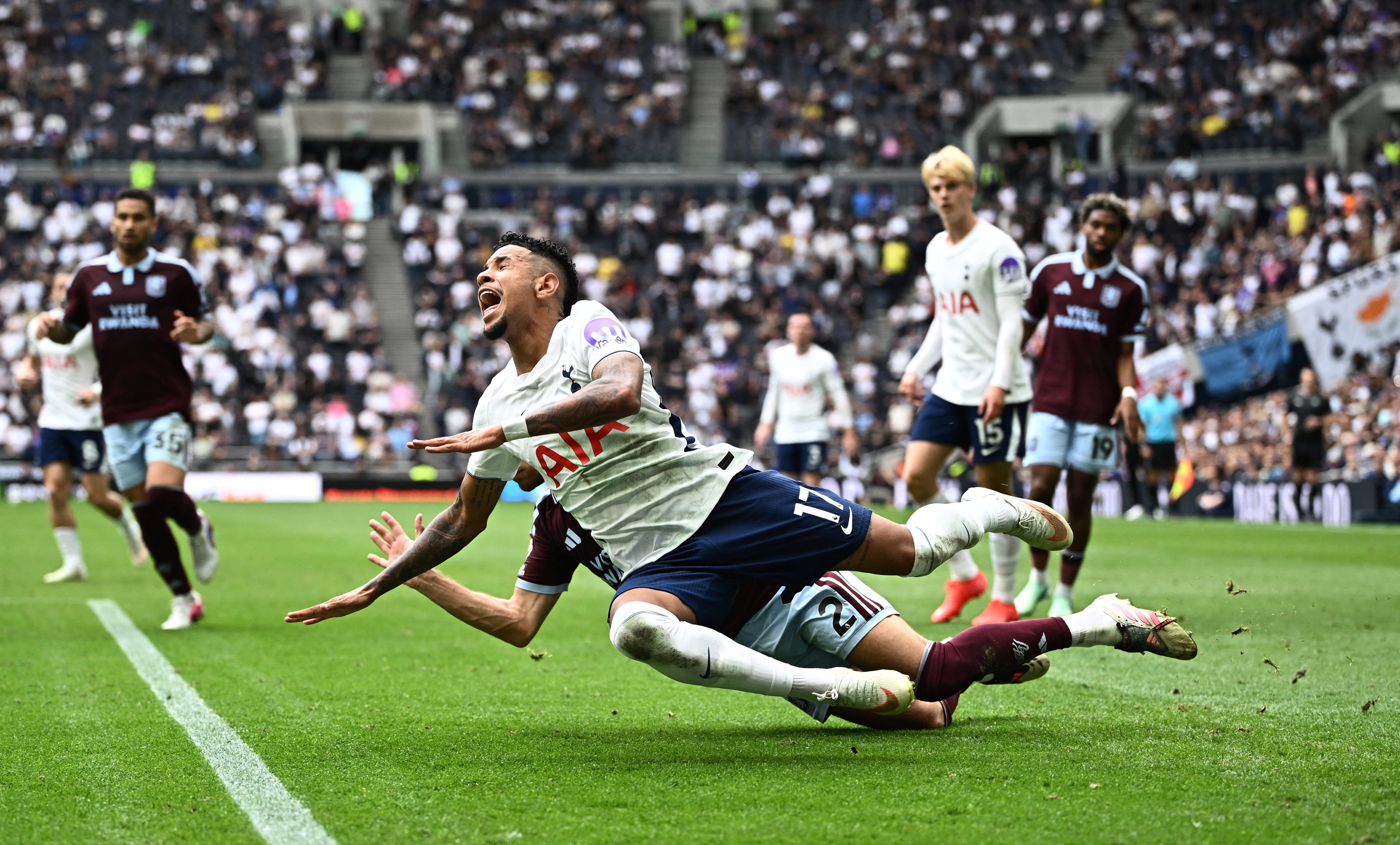 Aston Villa beat Tottenham 3-2, securing first Premier League win as Spurs struggle