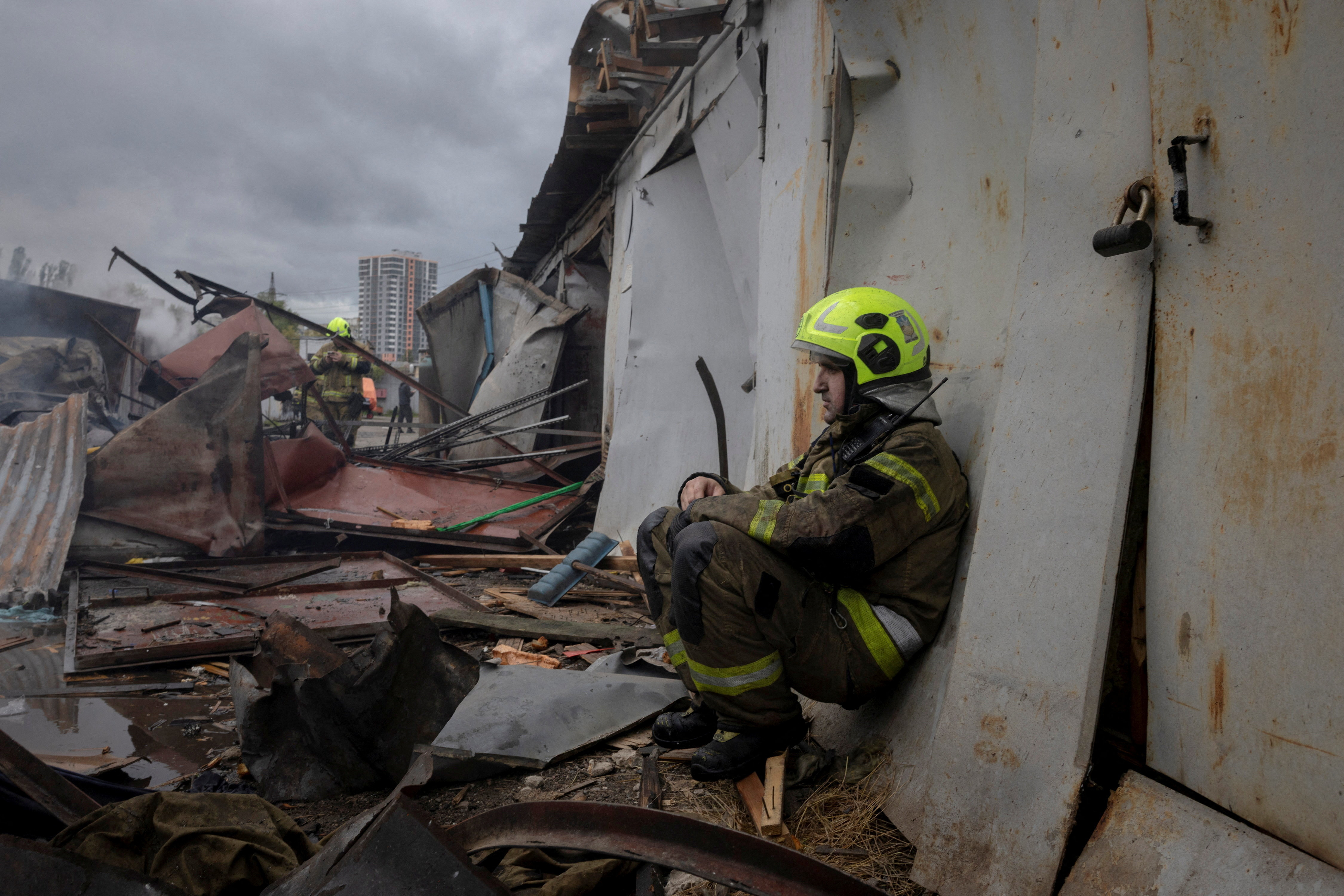 cover Russian strikes damage maternity clinic in Ukraine