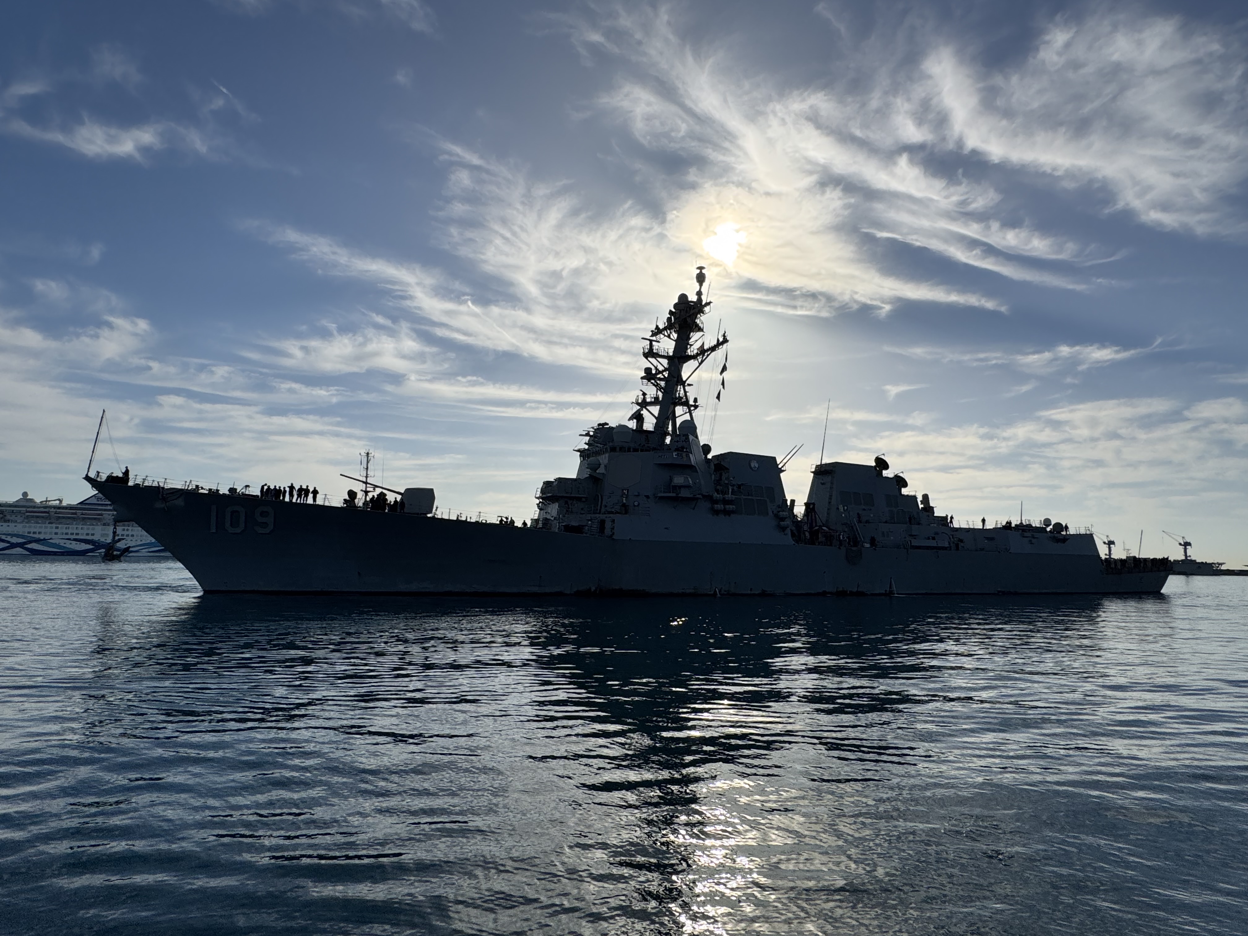cover US navy destroyer arrives in Cyprus