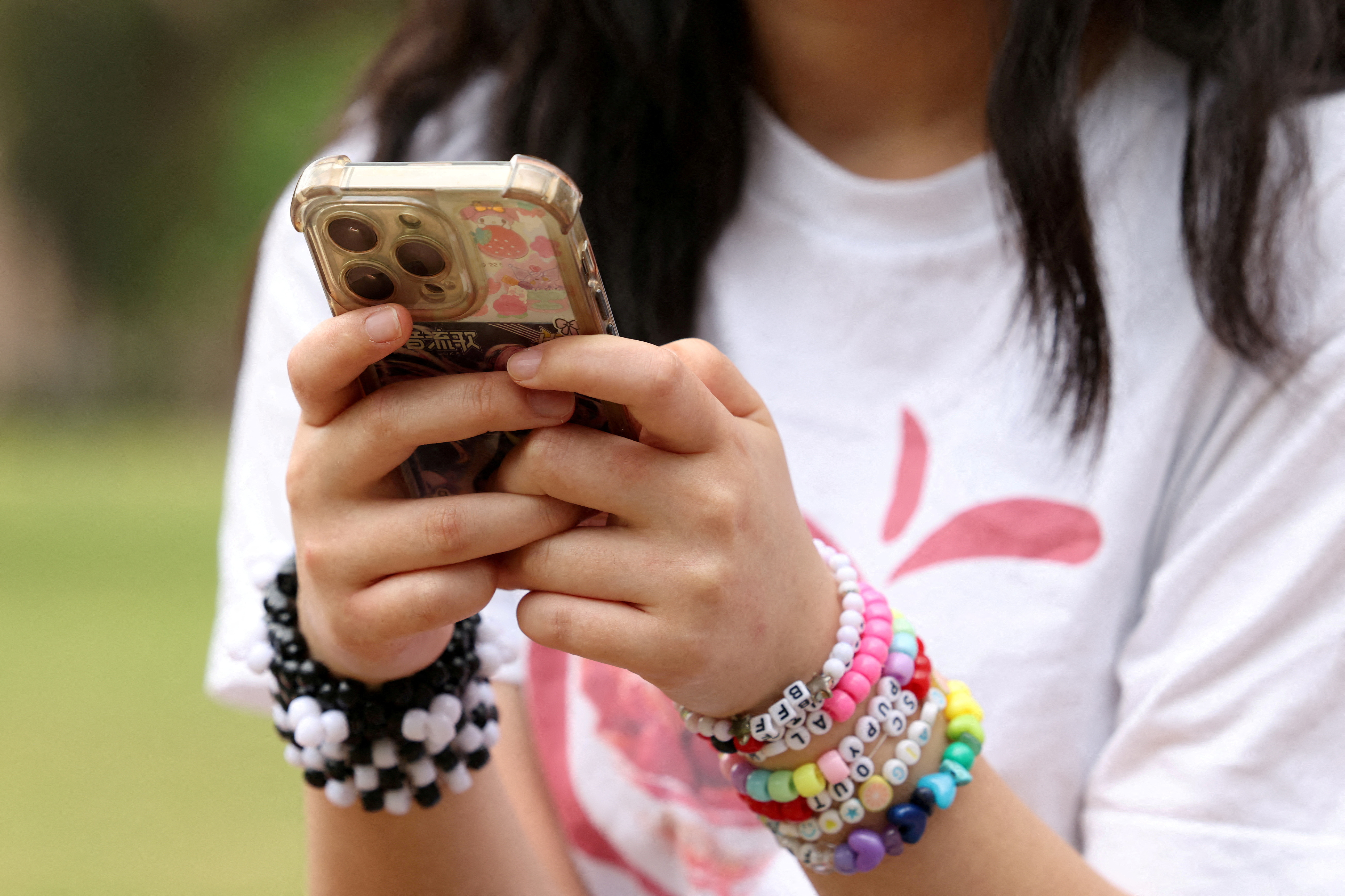 image Greece passes social media ban for children under 15