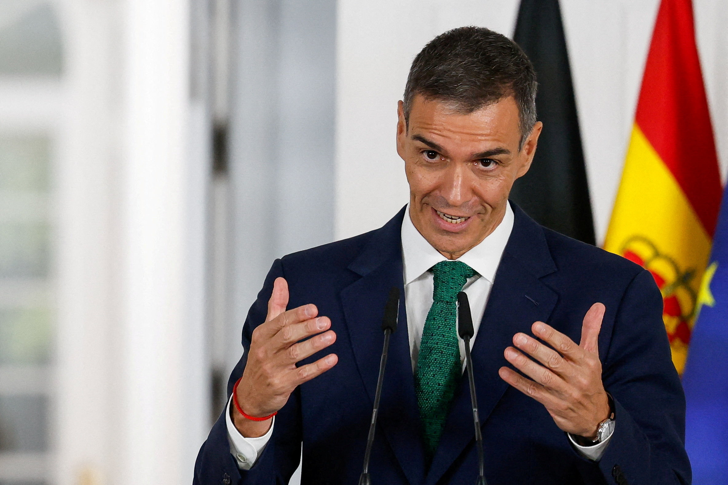 cover Spanish PM calls snap election