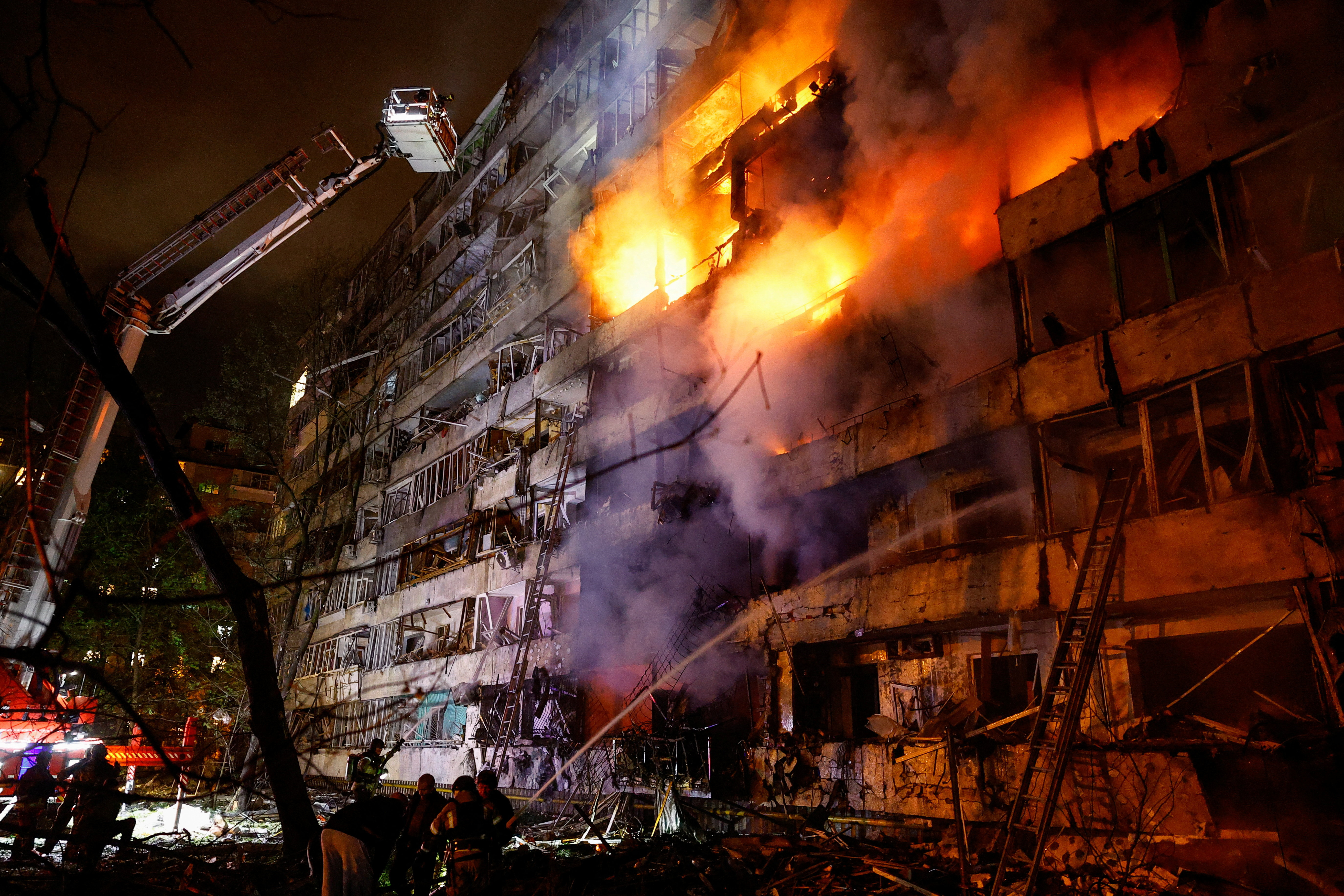 image Russian strikes kill one, hit energy facilities in Kyiv, mayor says
