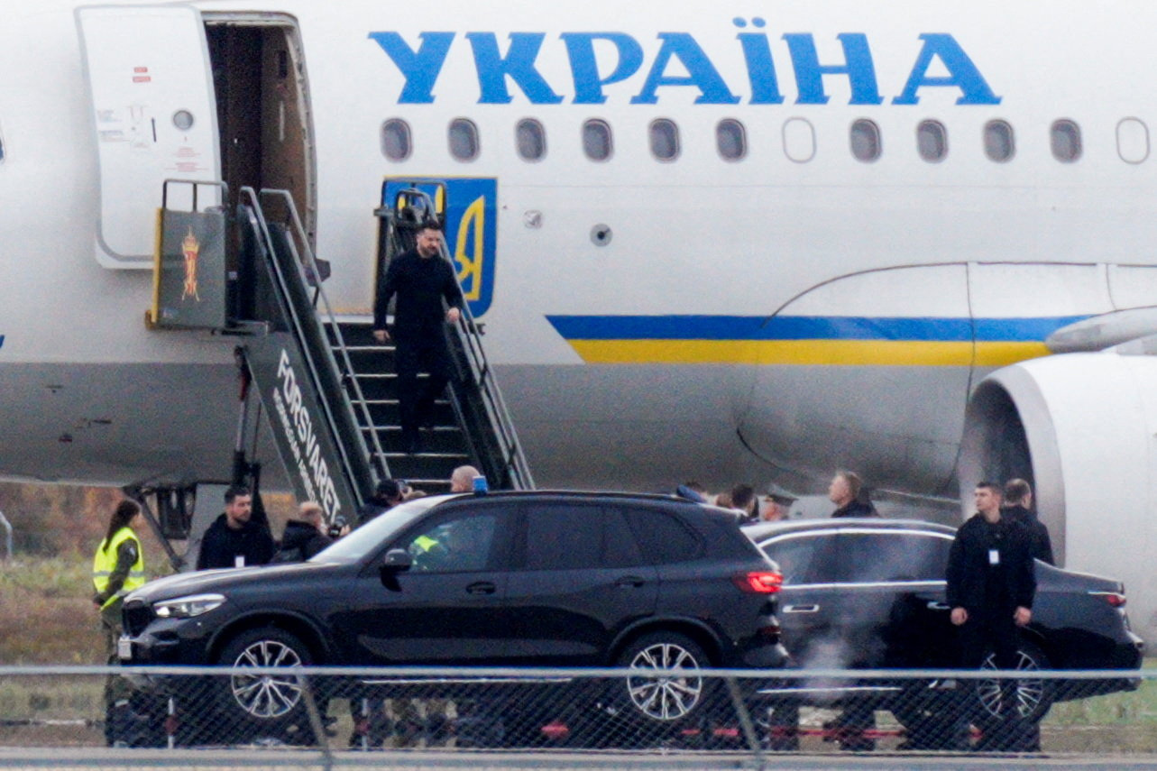 cover Zelenskiy to meet Witkoff as Trump praises Russia and rebukes Ukraine