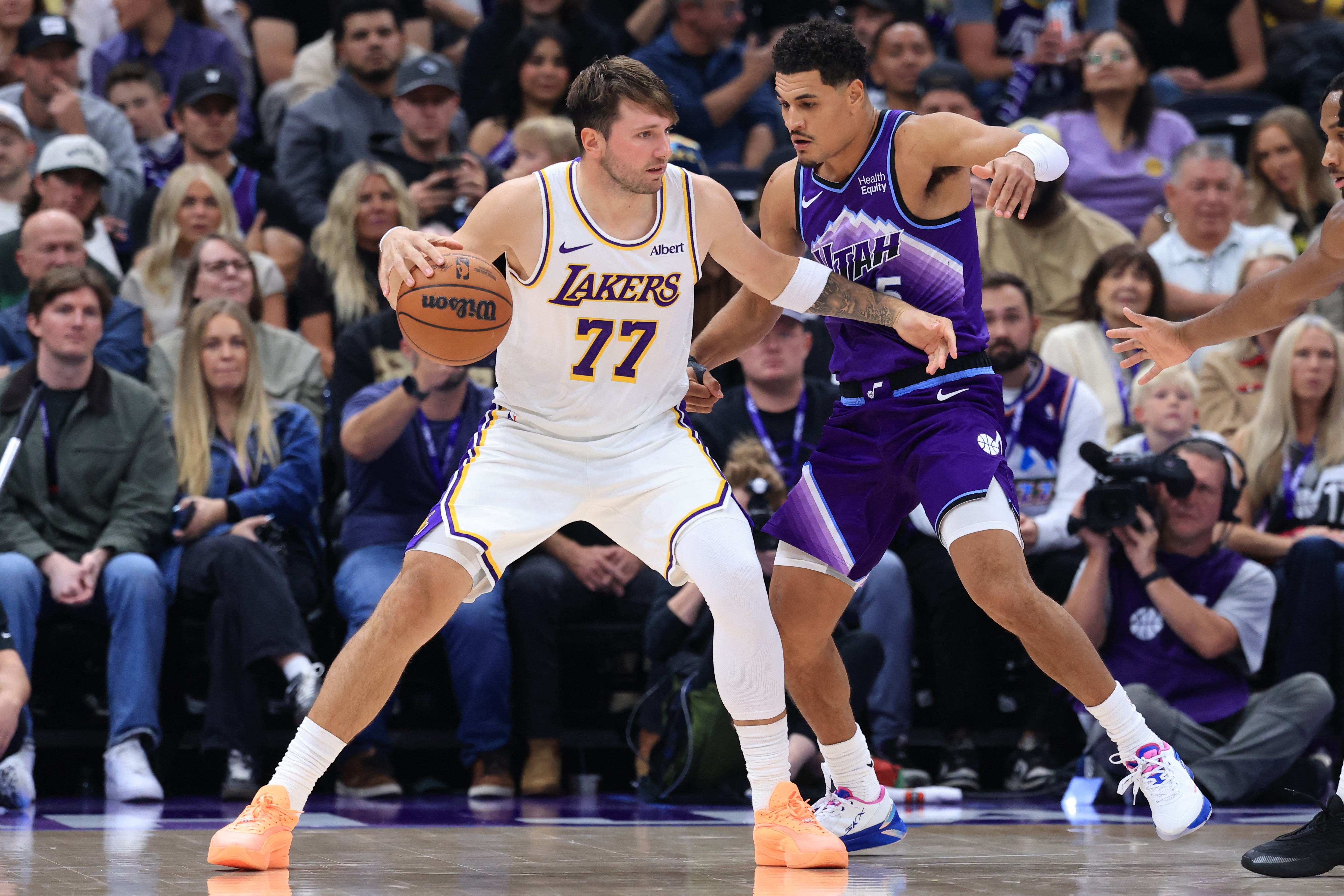image Doncic explodes for 52 to lead Lakers past Jazz