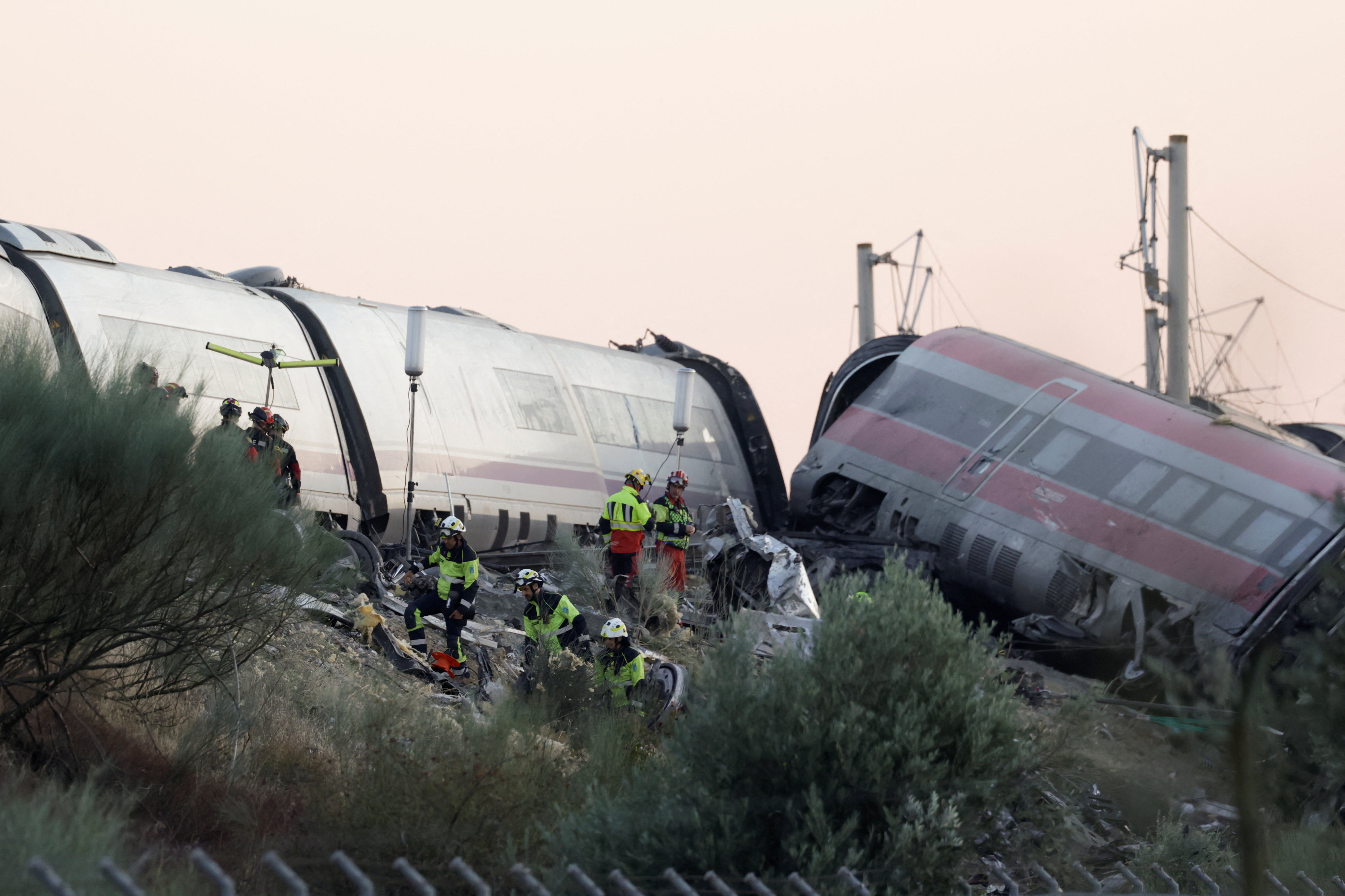 cover Spanish town rallies to help victims of deadly train crash