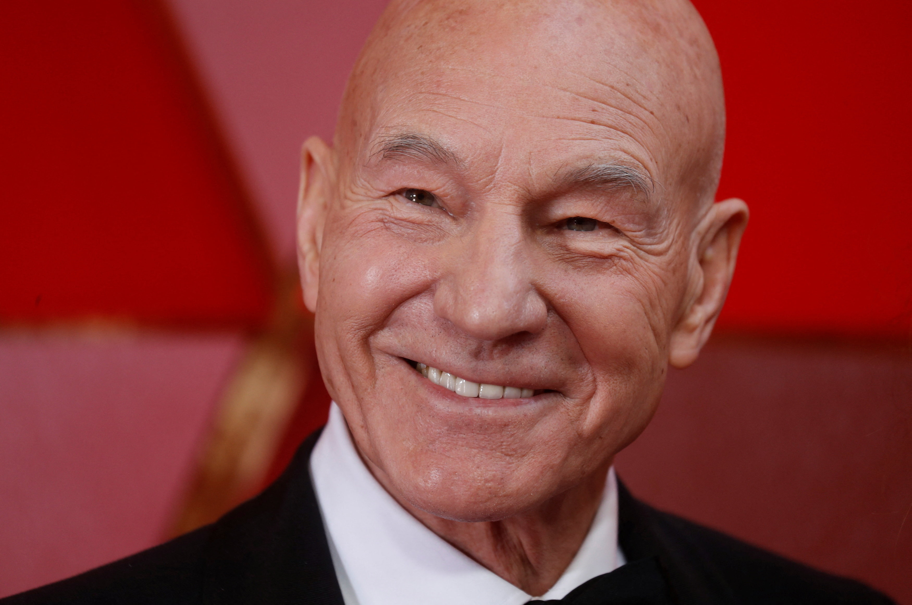 cover Patrick Stewart, Shakespearean actor turned &#8216;Star Trek&#8217; and &#8216;X-Men&#8217; star, dies at 86