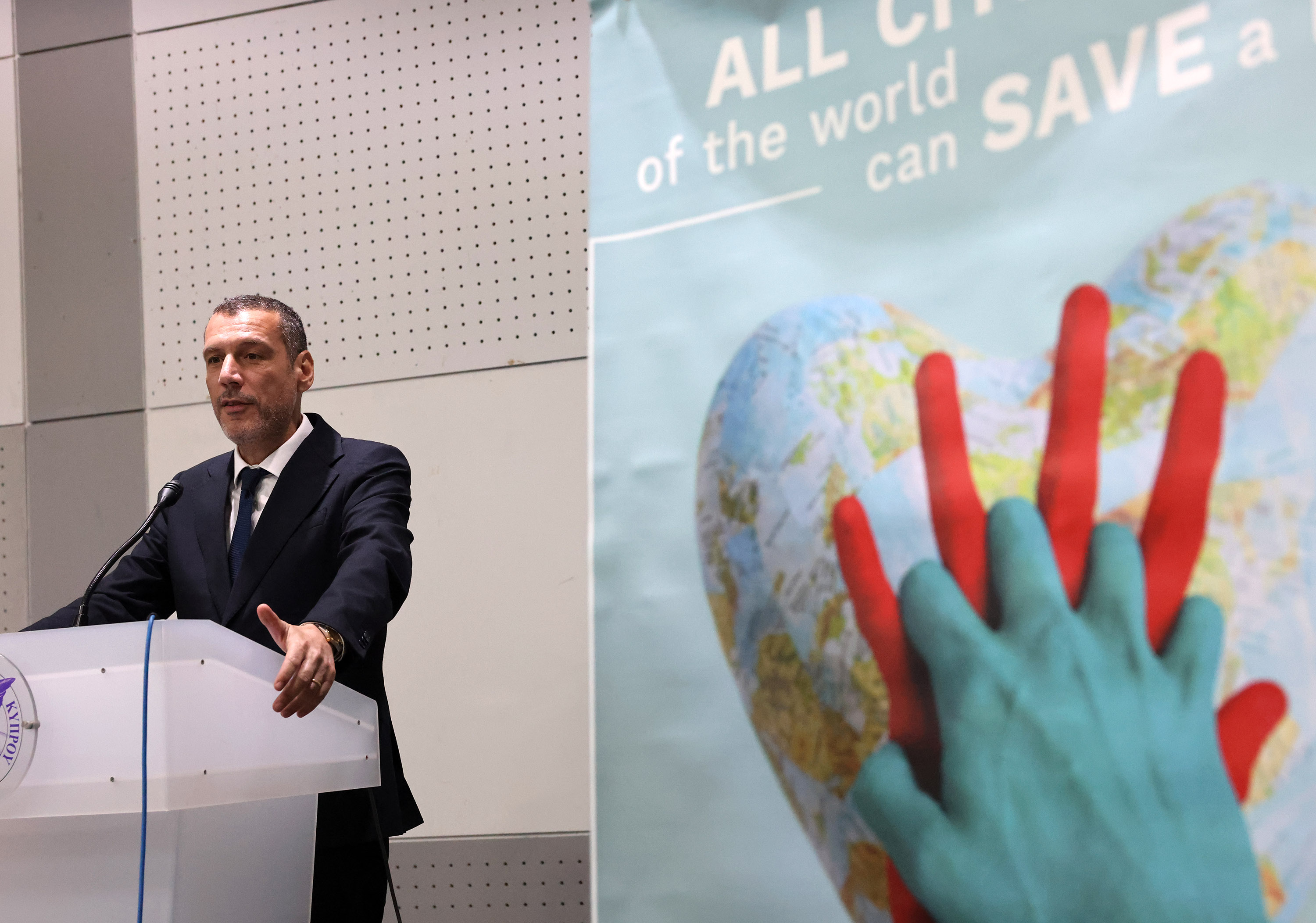 image Health minister urges public to learn CPR to save lives
