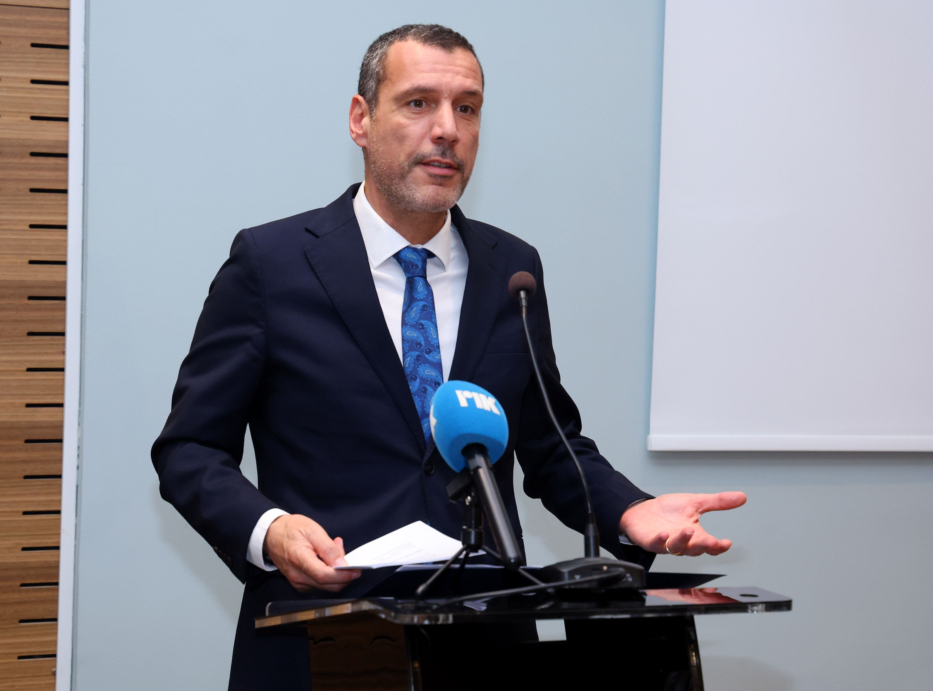 cover Private hospitals call for fairer payments, action on nursing shortages