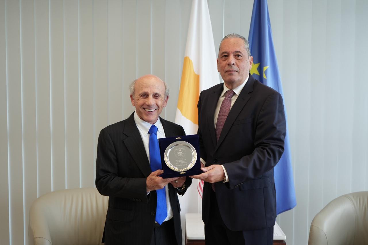 cover Palmas meets new US ambassador