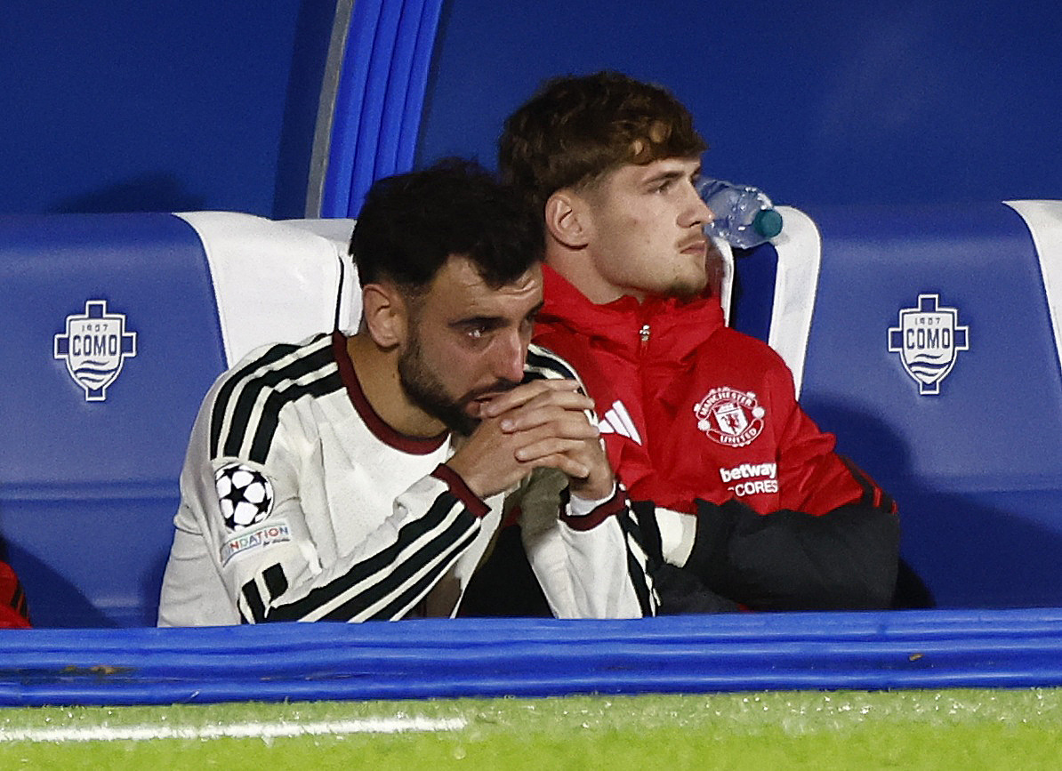 cover Carrick drops United captain Fernandes to bench against Bournemouth