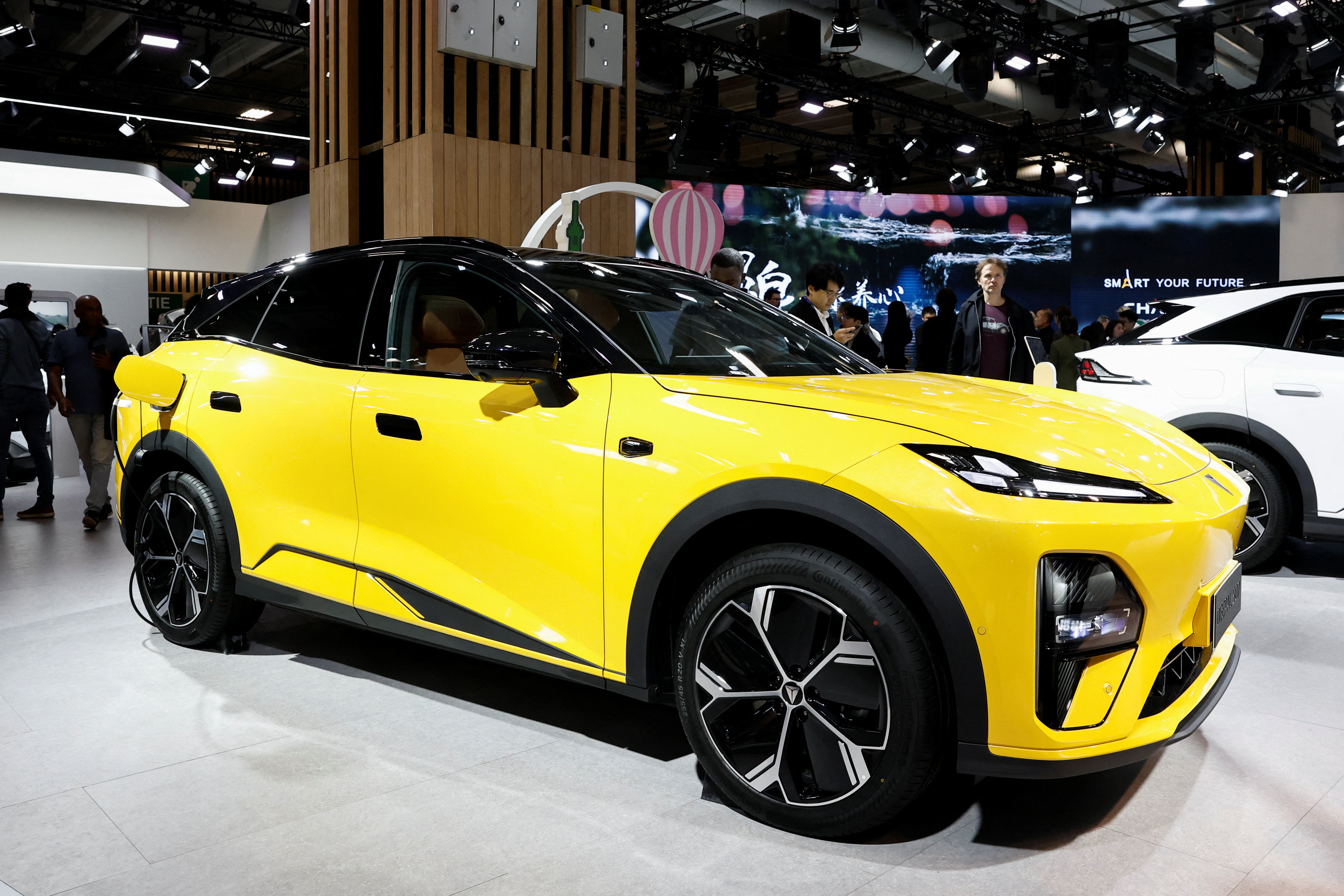 image Chinese carmakers challenge Europe&#8217;s luxury brands
