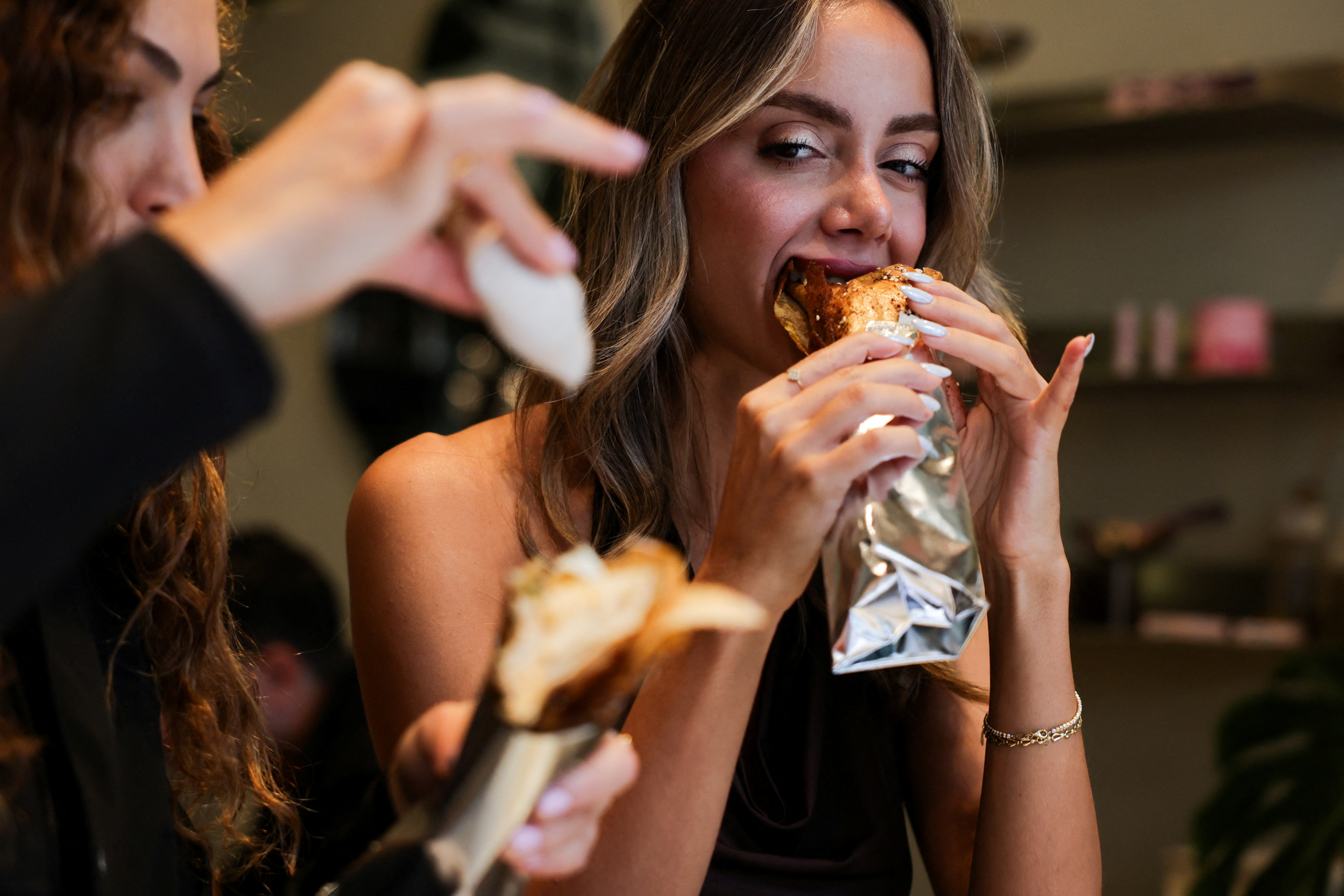 image A $13 chicken sandwich exposes Lebanon’s deep wealth divide
