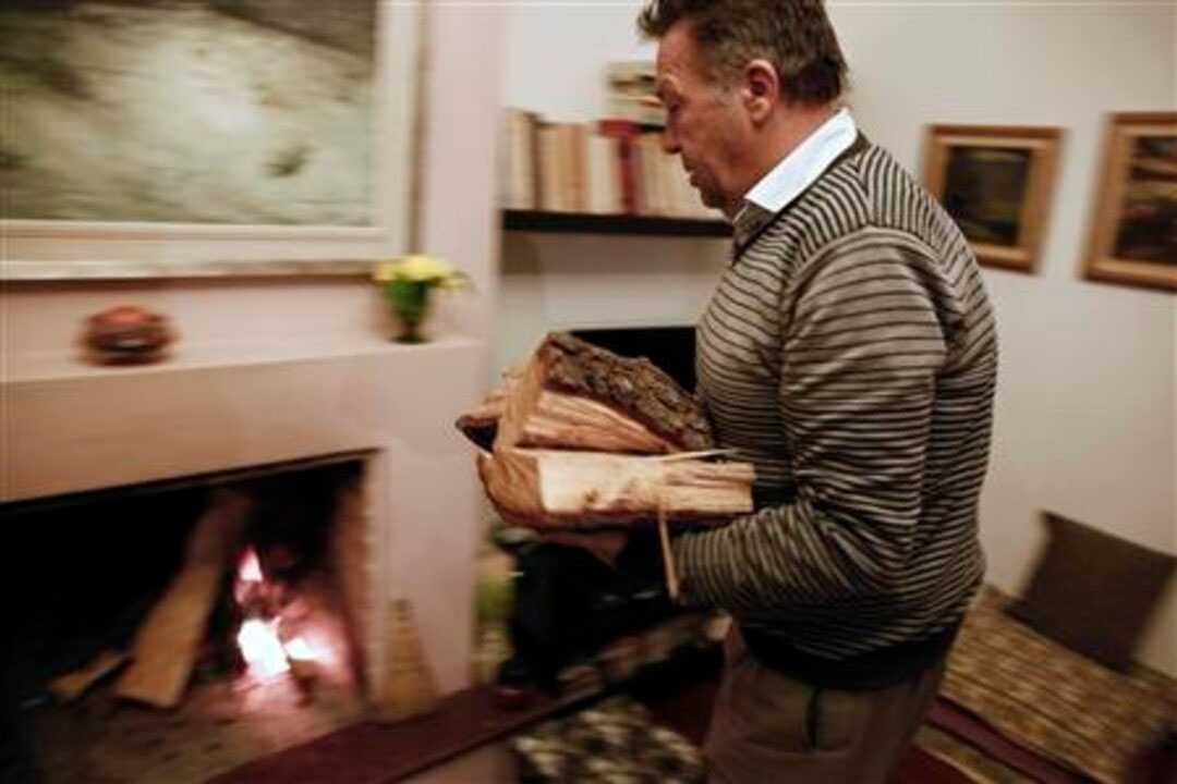 cover Greece says heating oil benefit to increase by 30% this year