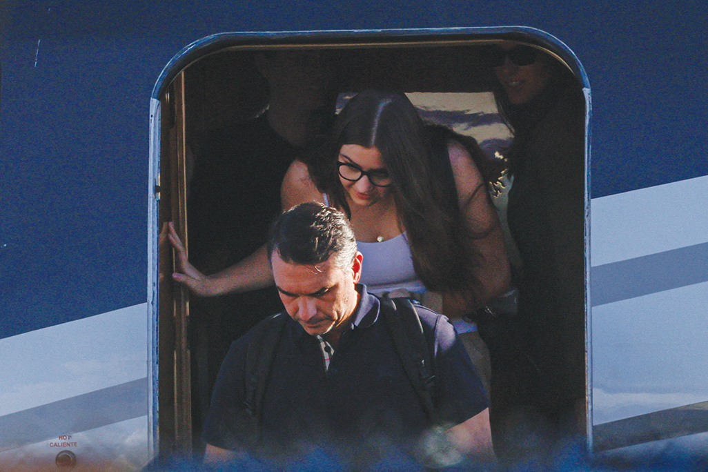 cover Bolsonaro lands in Miami with family after Trump offers Brazil exit