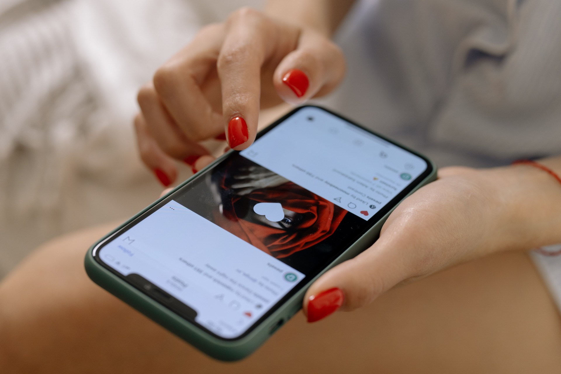 image How to see who liked an Instagram post and find repeat likers