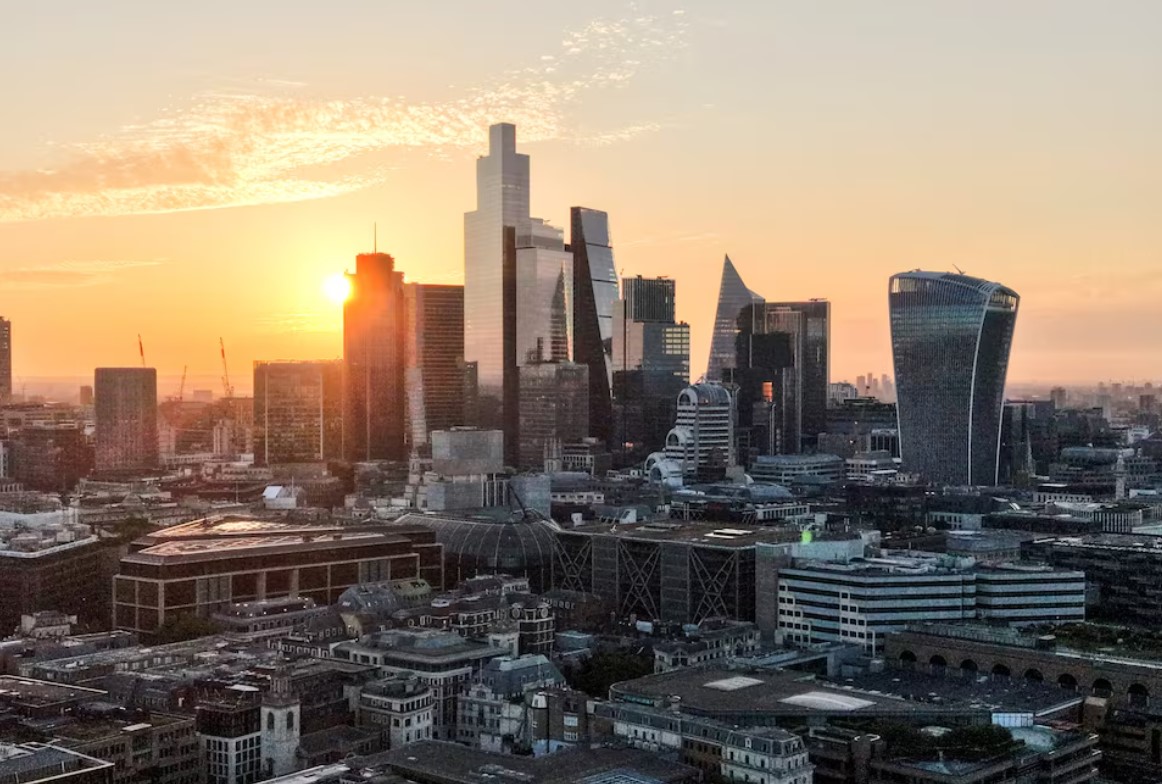 cover British long-term borrowing costs hit fresh multi-decade high on oil price surge