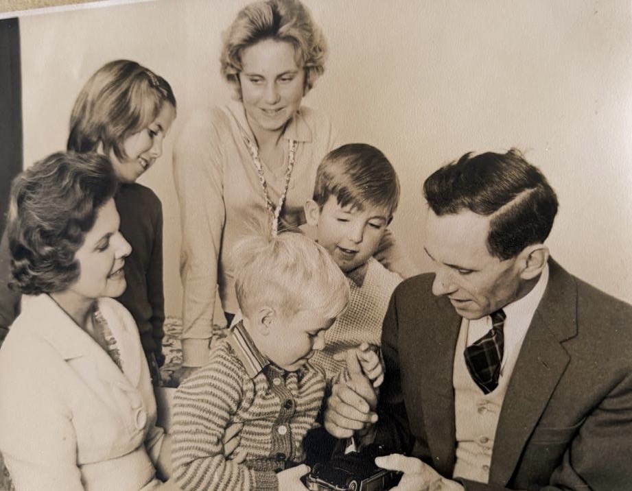 Leutenant Swinburne and his family