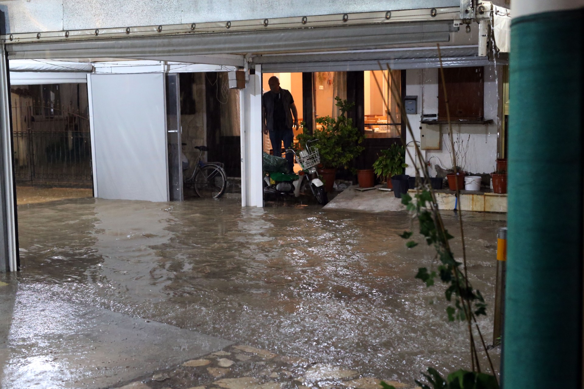 image Rain and isolated thunderstorms expected but weather gradually improving