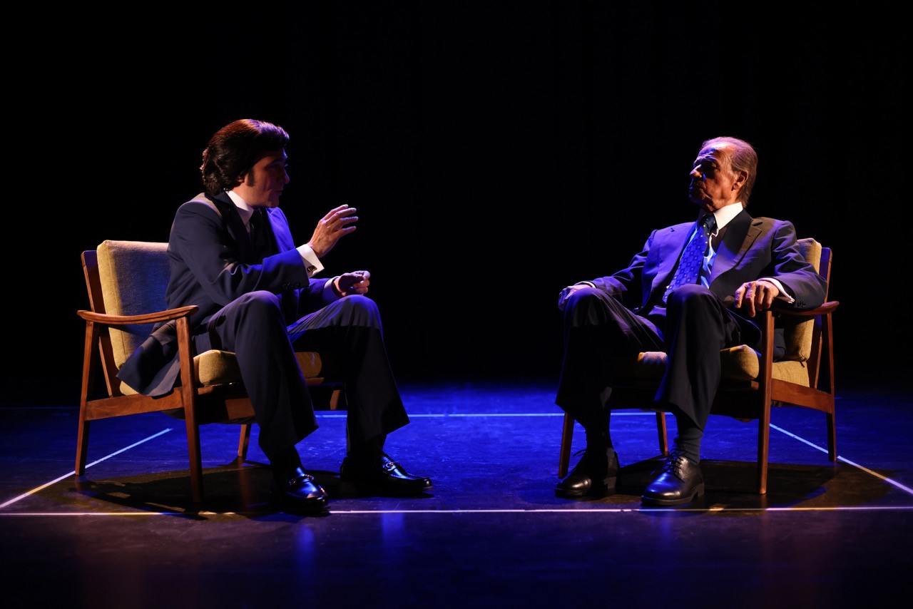 cover Frost/Nixon: the historic interview comes to the theatre in Greek