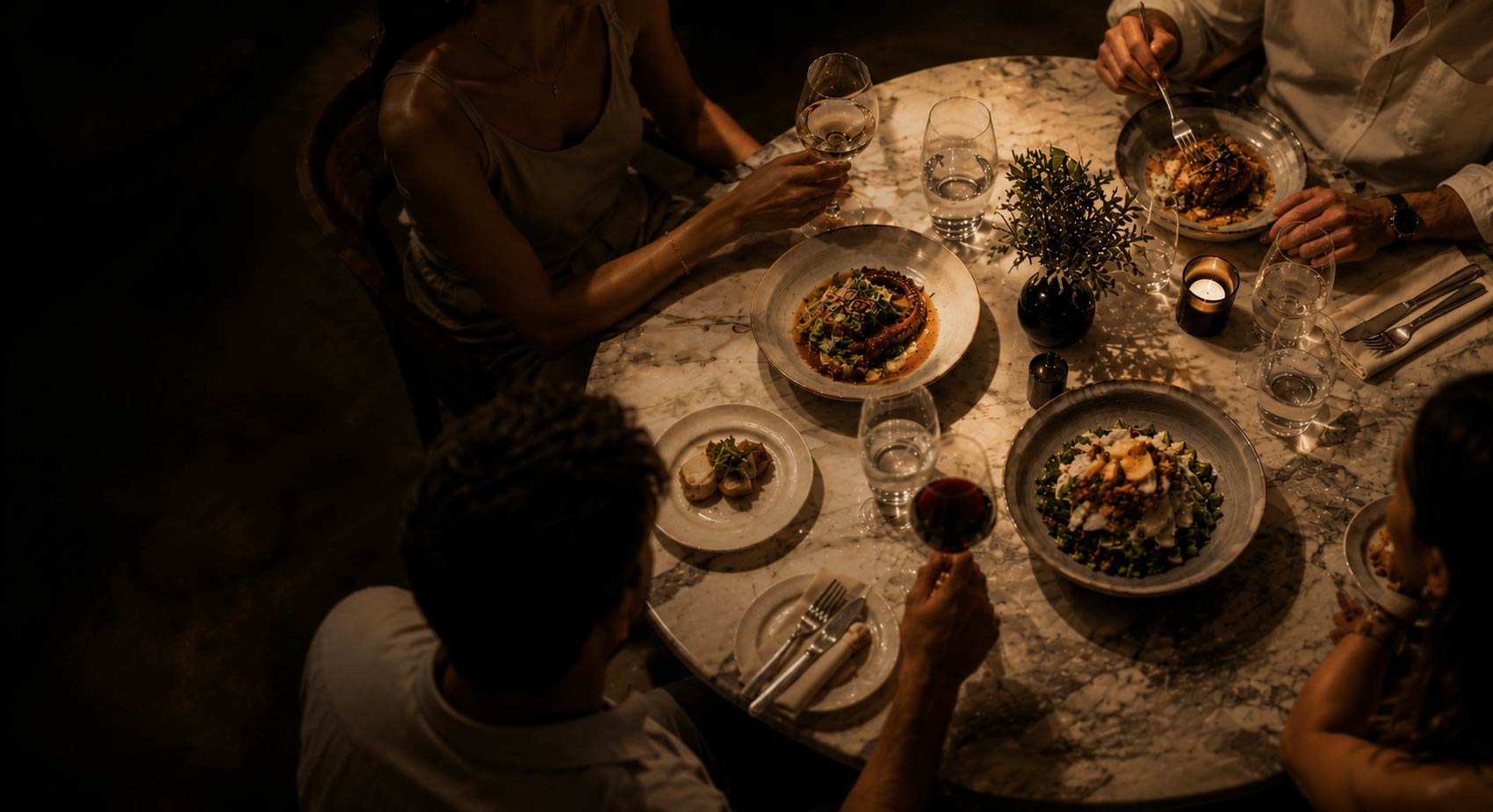 restaurant reviews background image